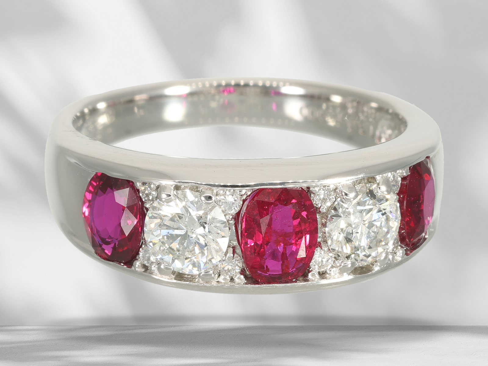 Ring: precious platinum ring with rubies and brilliant-cut diamonds - Image 3 of 4