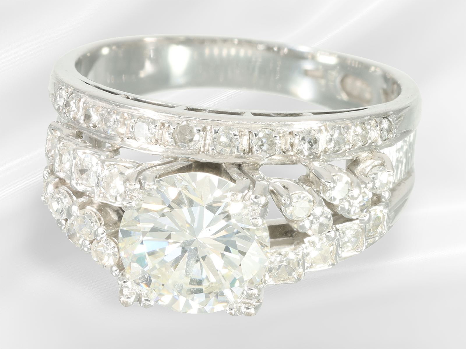 Ring: precious brilliant-cut diamond/diamond gold ring, large fine brilliant-cut diamond approx. 1.8 - Image 2 of 6