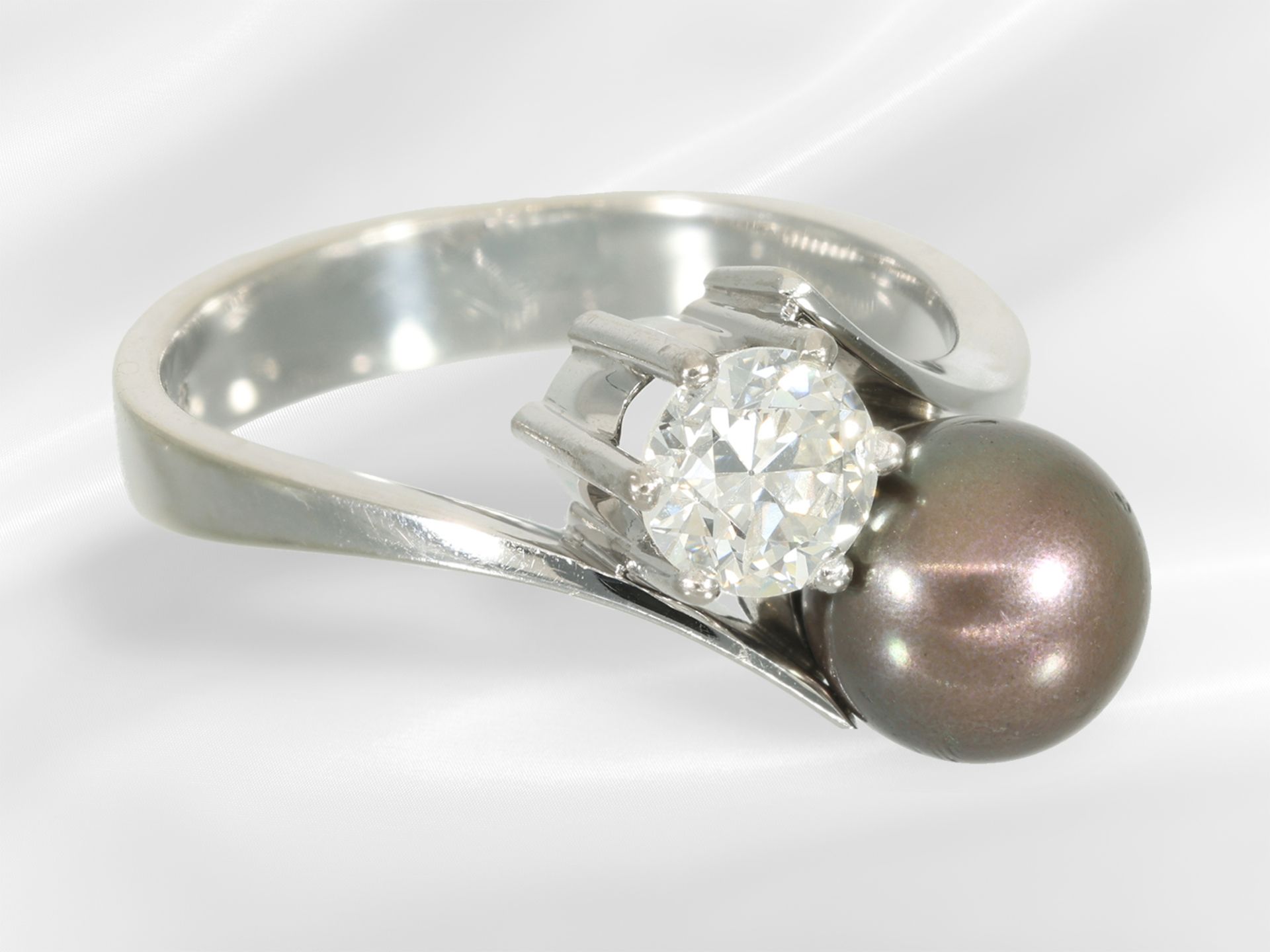 Ring: weißgoldener vintage Perle/Brillant-Goldschmiedering, Brillant von ca. 0,55ct - Bild 4 aus 5