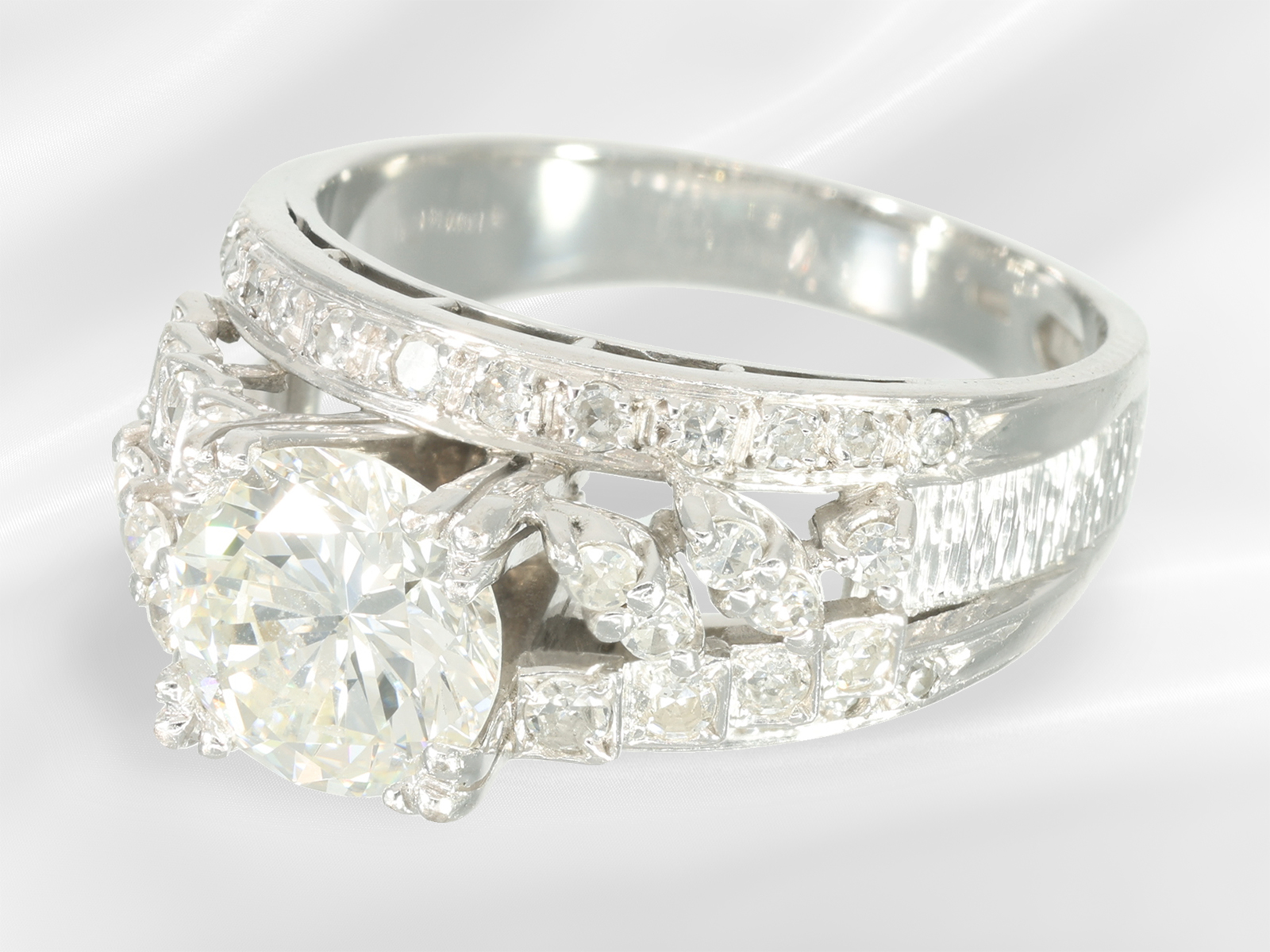 Ring: precious brilliant-cut diamond/diamond gold ring, large fine brilliant-cut diamond approx. 1.8 - Image 4 of 6