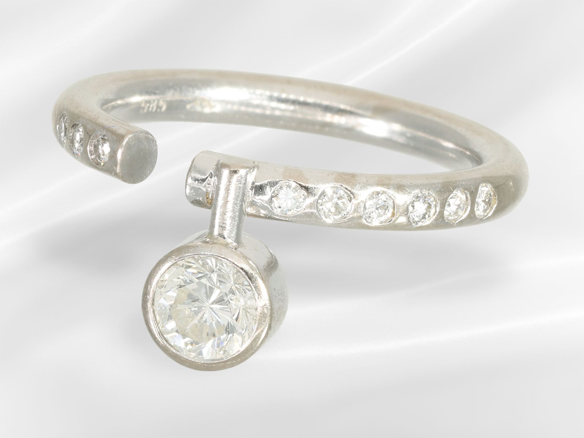 Ring: modern designer ring set with brilliant-cut diamonds - Image 3 of 3