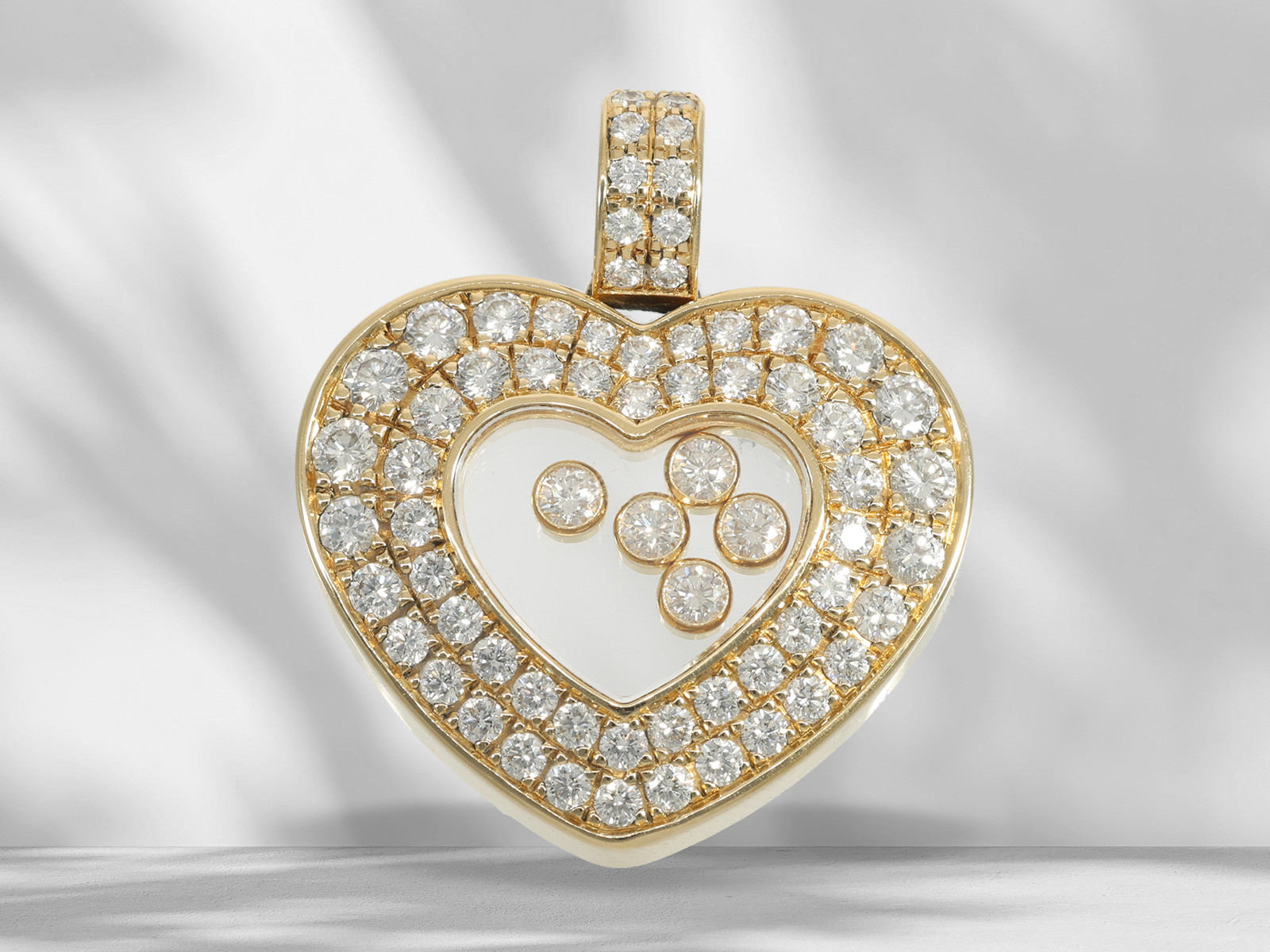 Pendant: extremely luxurious, large Chopard "Happy Diamonds" heart pendant, 18K yellow gold, approx.