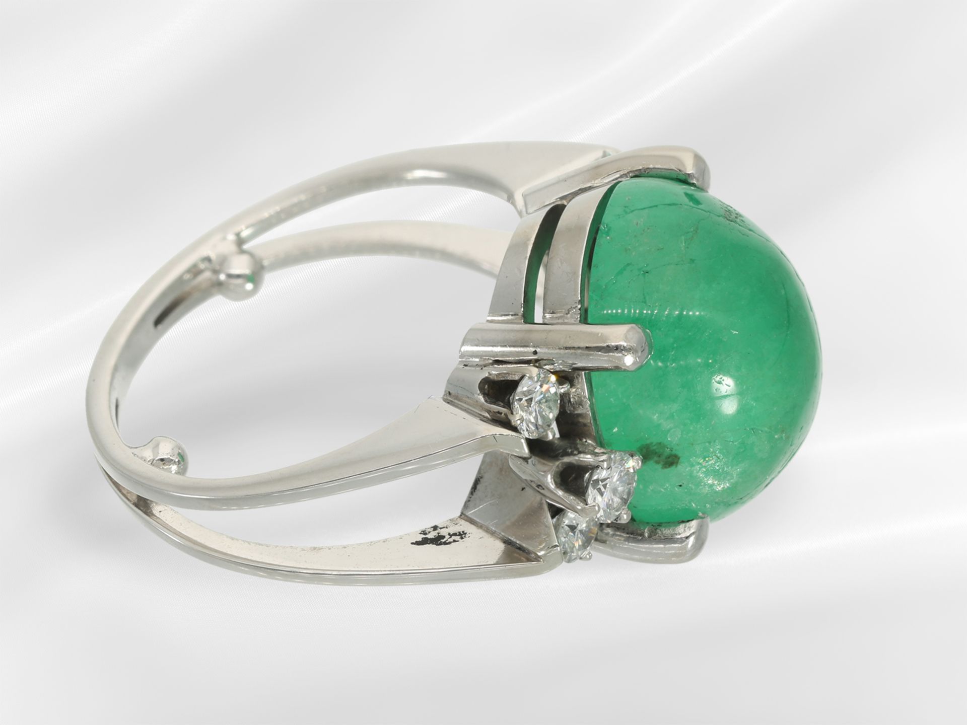 Ring: vintage Smaragd-/Brillantring von Gübelin mit Zertifikat, Smaragd 8,05ct - Bild 4 aus 4