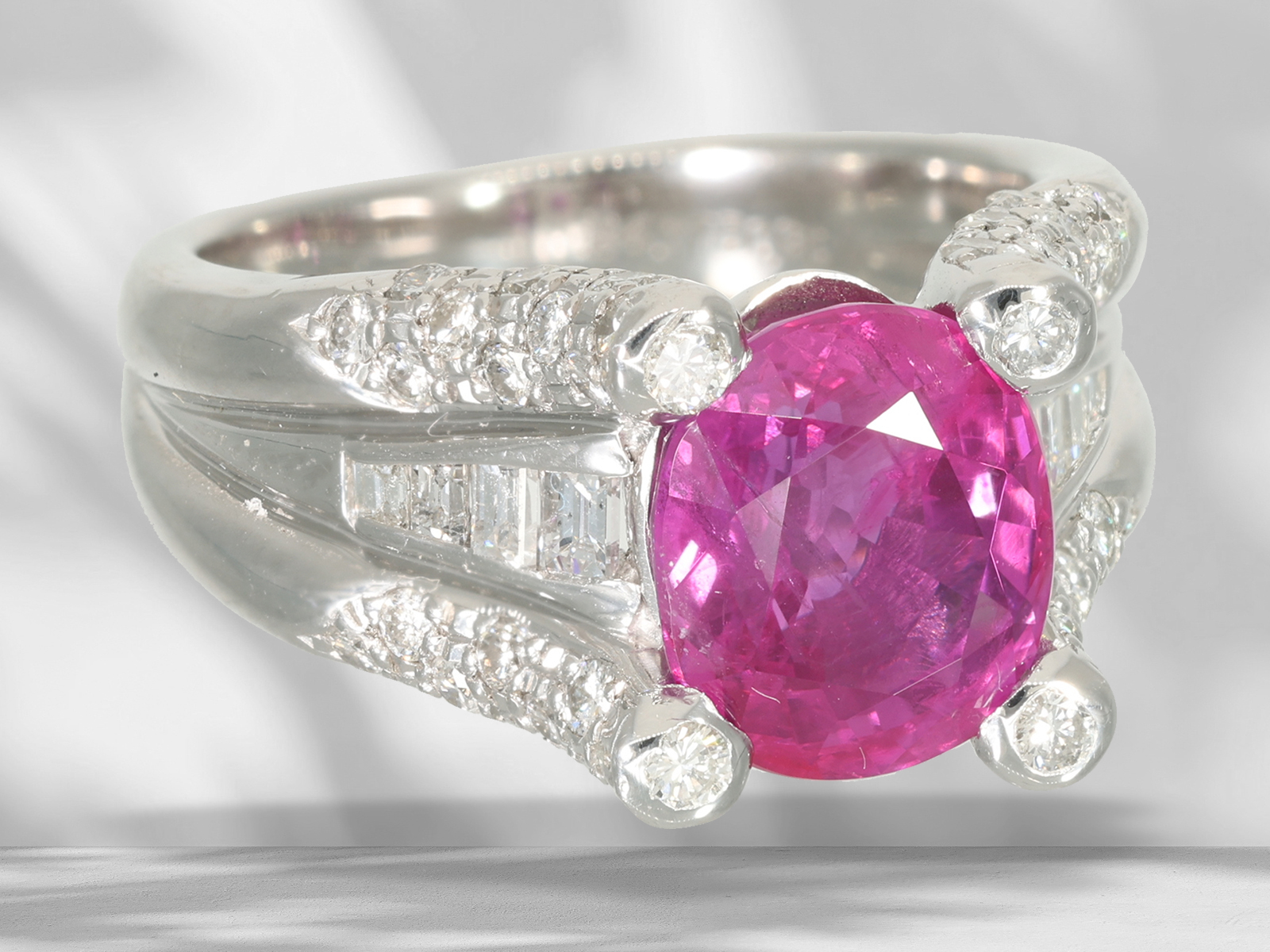 Ring: extremely valuable ruby/diamond ring, platinum, certified ruby of 4.77ct, GIA - Image 5 of 7