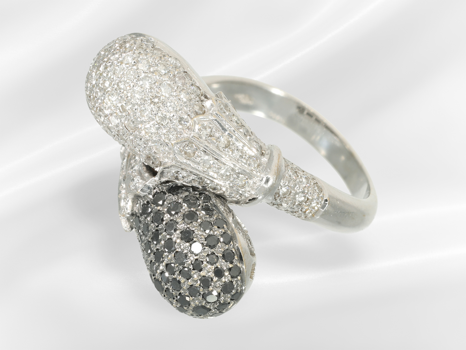 Ring: very decorative and modern goldsmith work with black and white brilliant-cut diamonds, 18K whi