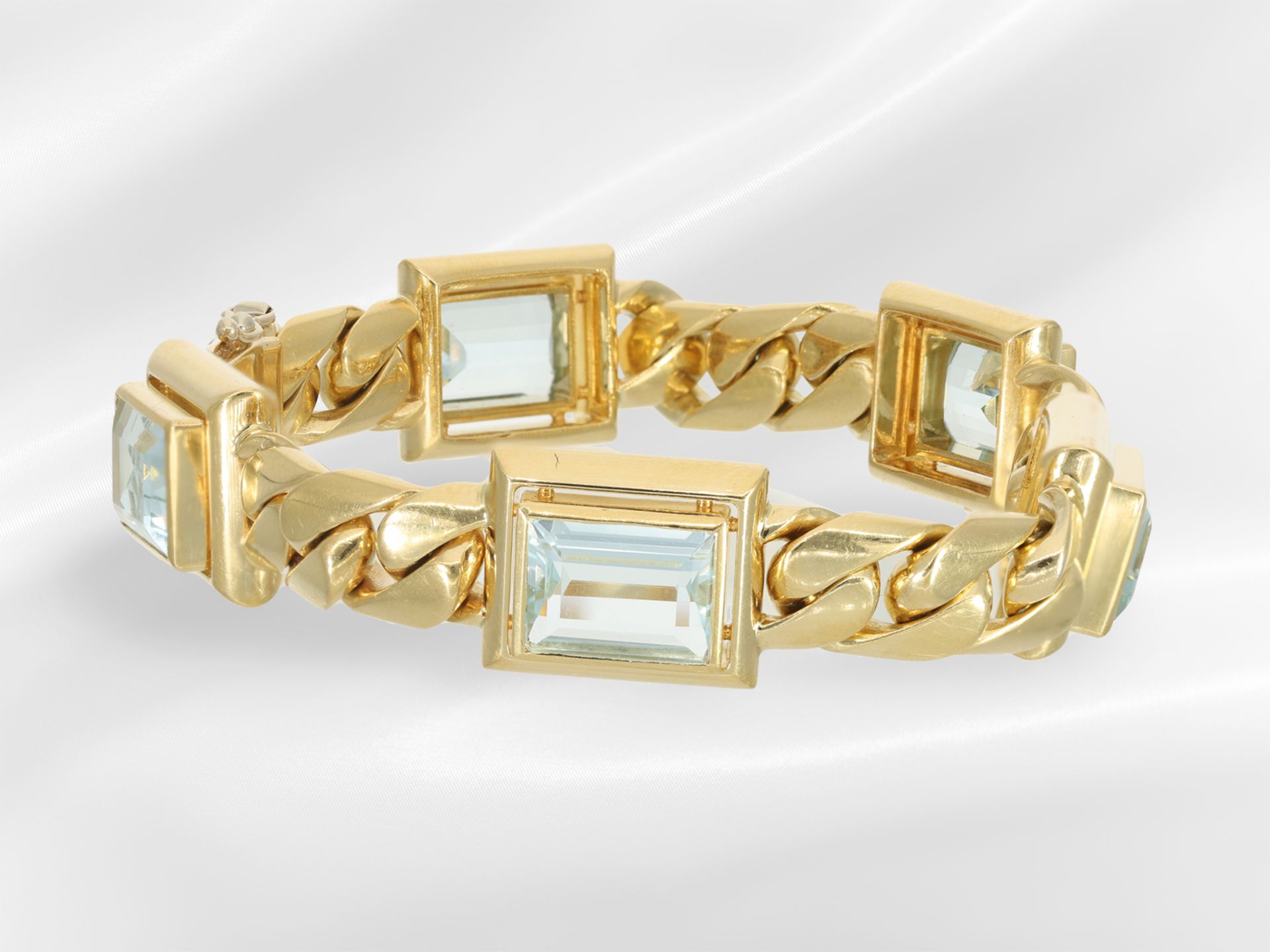 Armband/Ring: sehr hochwertige, moderne Goldschmiedeanfertigung mit feinen Aquamarinen und Brillante - Bild 6 aus 7