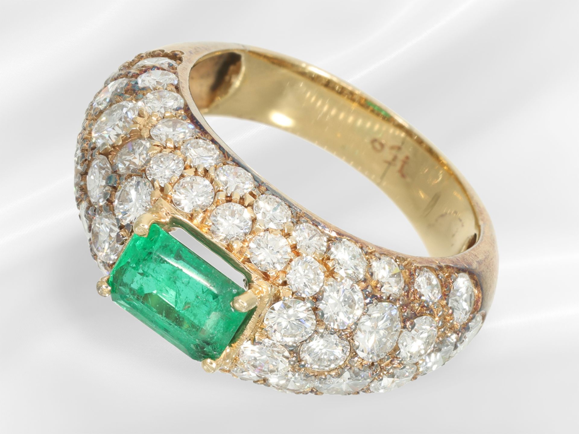 Ring: very decorative vintage emerald/brilliant-cut diamond gold ring, approx. 5ct