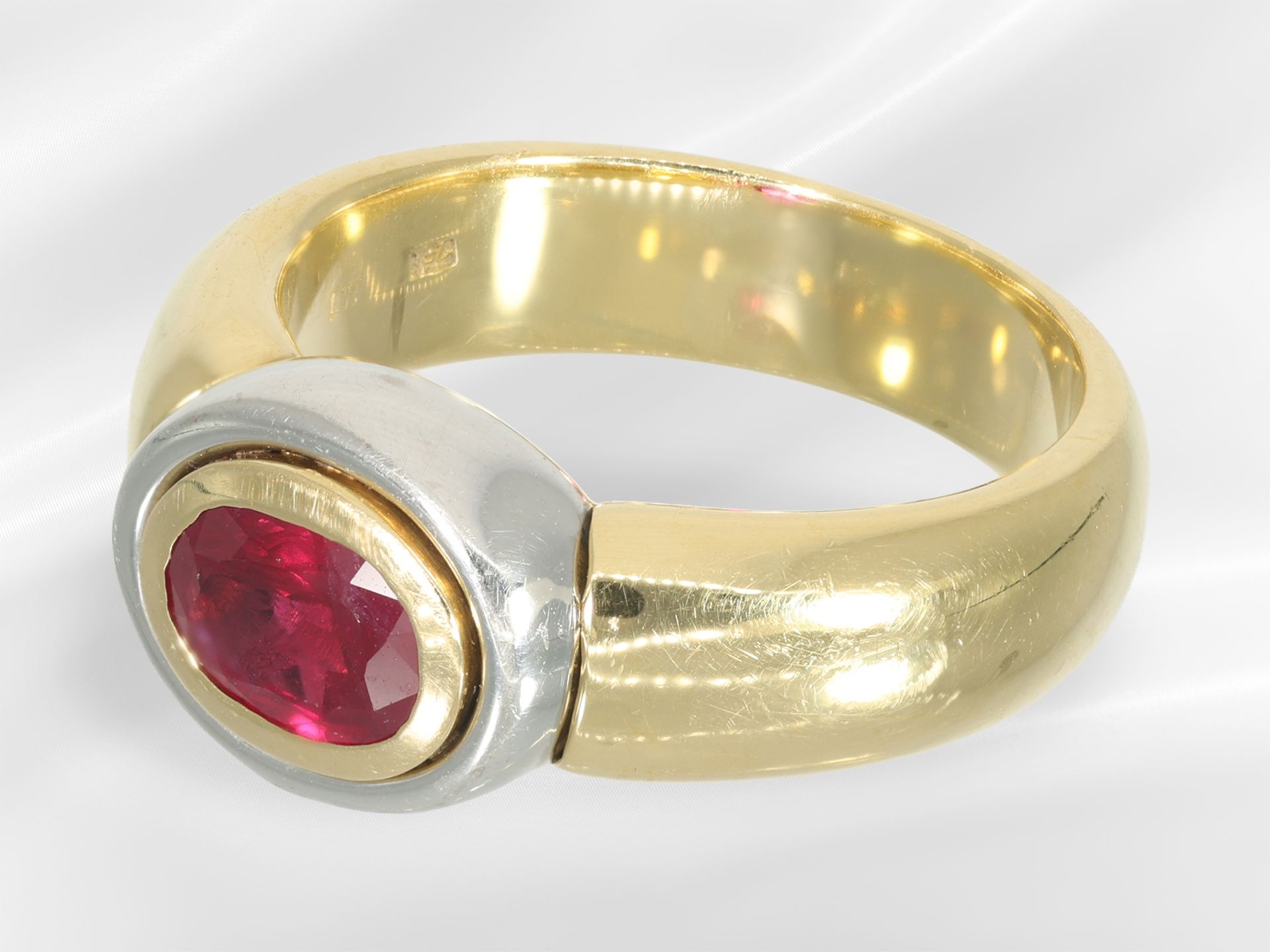Ring: solid 18K gold ring with ruby setting, approx. 0.7ct - Image 3 of 5