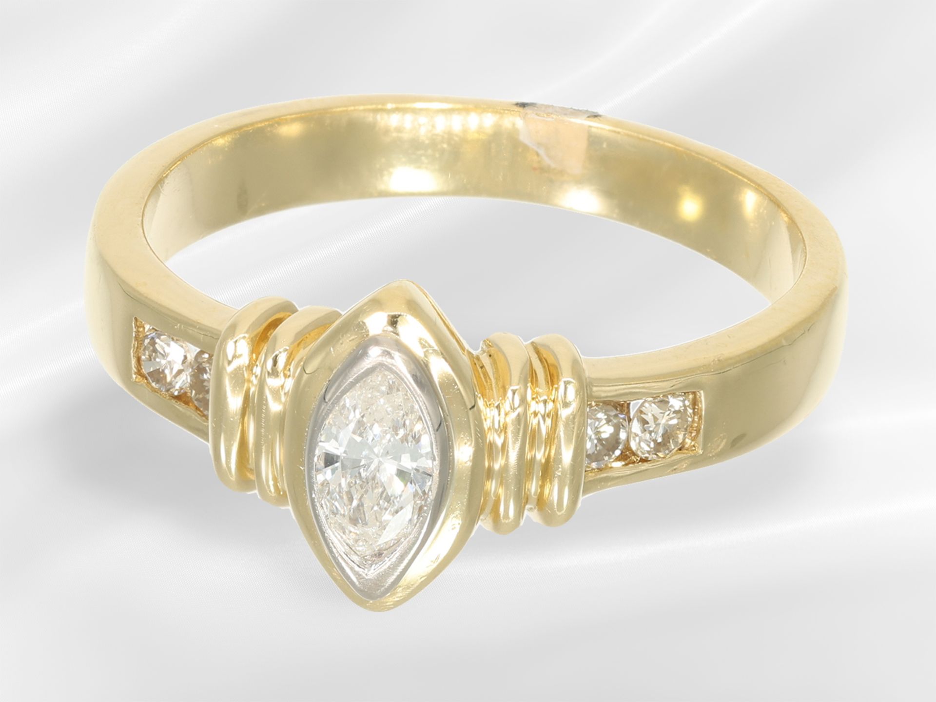 Ring: vintage Diamant/Brillant-Goldschmiedering, Navette-Diamant von ca. 0,2ct - Bild 2 aus 4