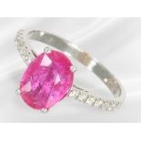 Ring: filigree brilliant-cut diamond ring with fine Burma ruby, approx. 1.6ct