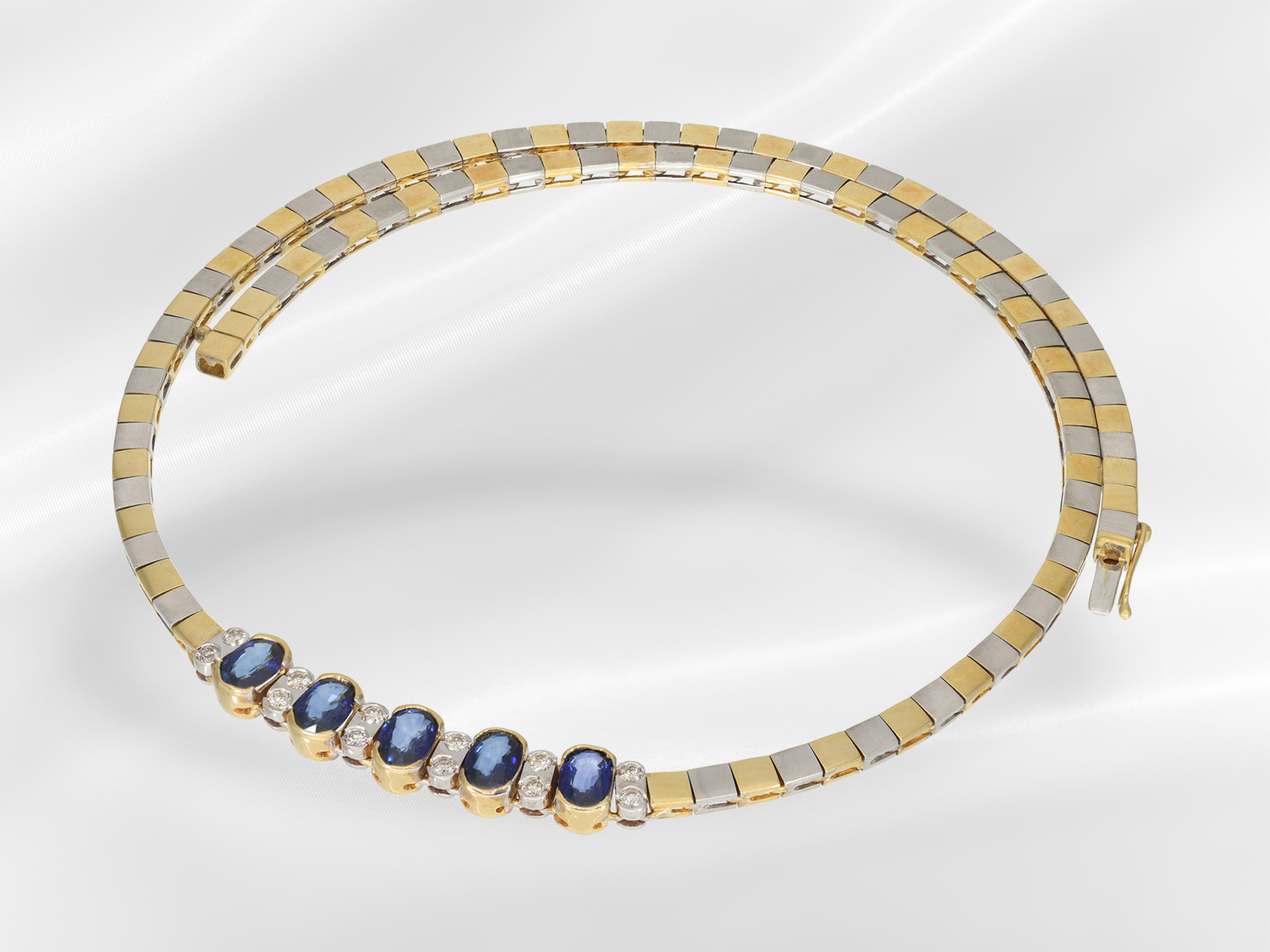Necklace/bracelet/ring/earrings: extremely luxurious jewellery set with sapphires and brilliant-cut  - Image 2 of 10