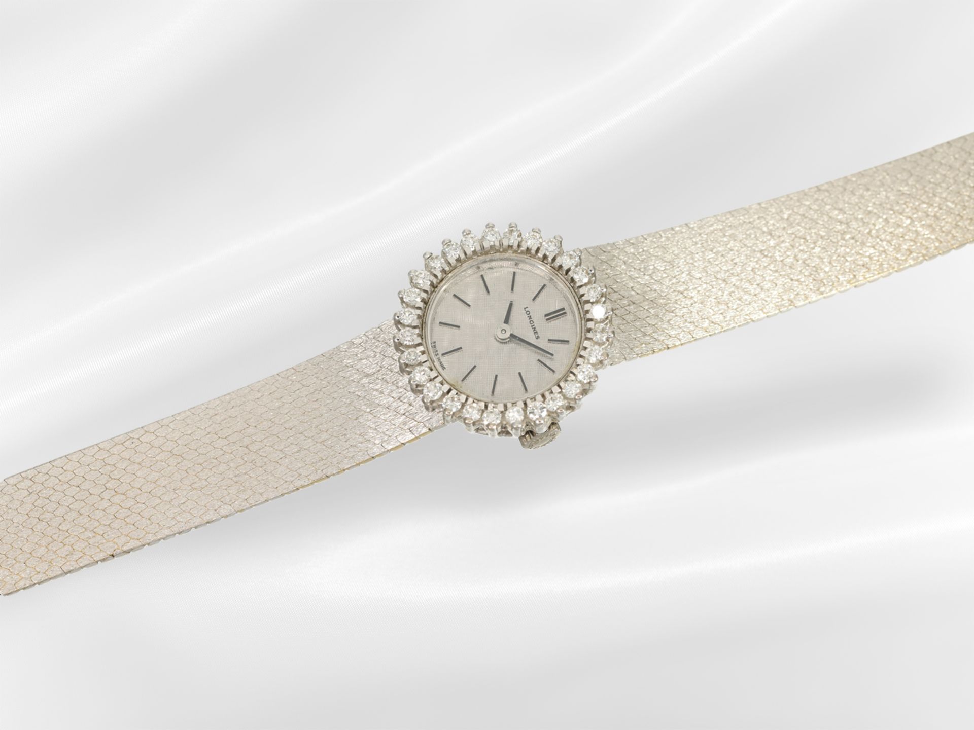 Wristwatch: white gold vintage ladies' watch by Longines with brilliant-cut diamond bezel - Image 2 of 4