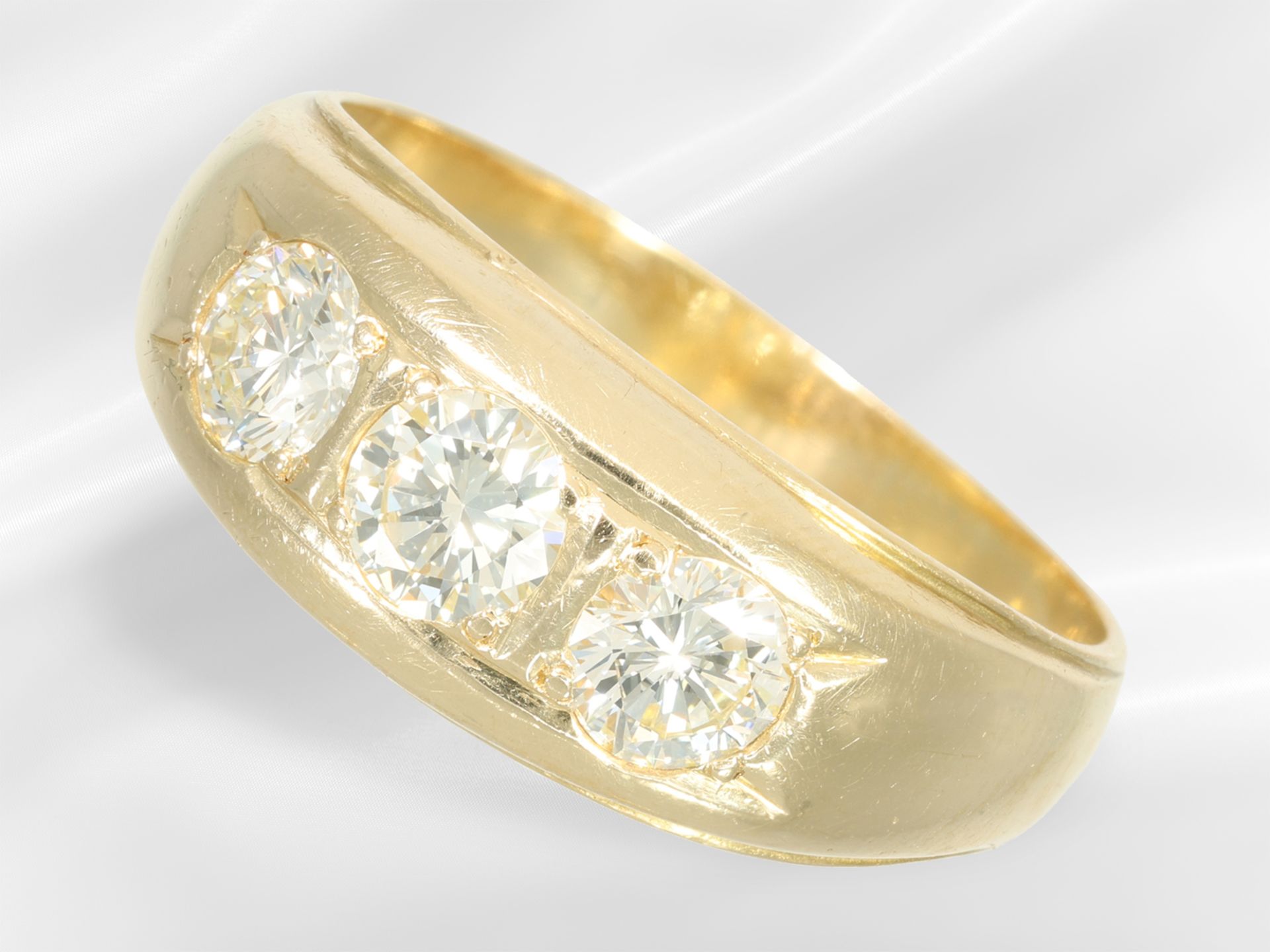 Ring: hochwertiger Herrenring mit Brillanten sehr feiner Qualität, VVS, ca. 1,26ct