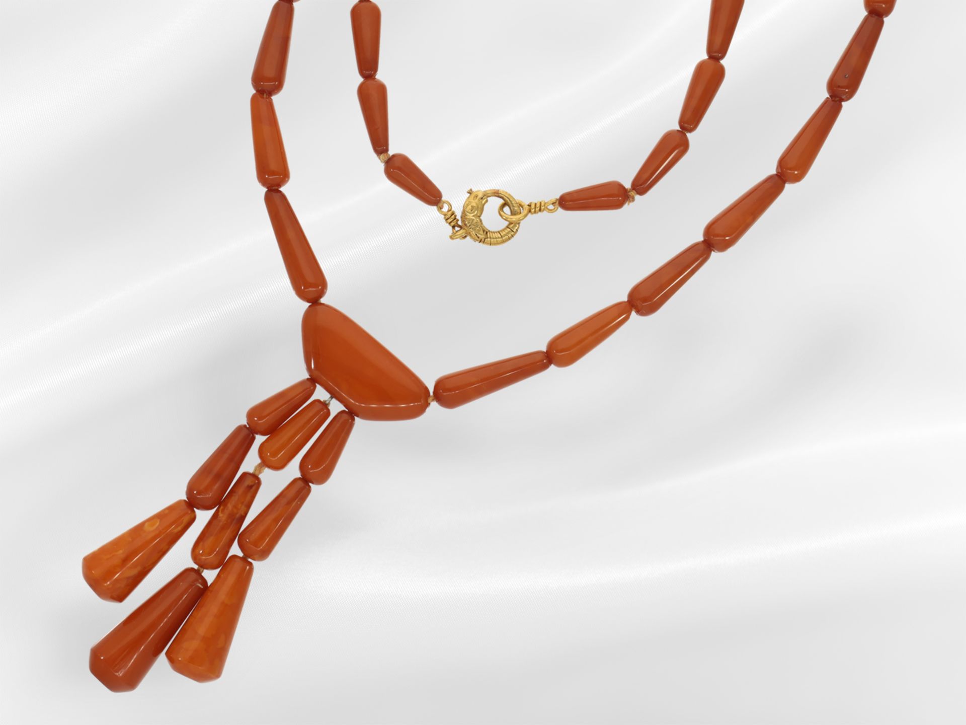 Necklace: extremely rare Art Deco amber necklace with brown butterscotch amber, ca. 1920