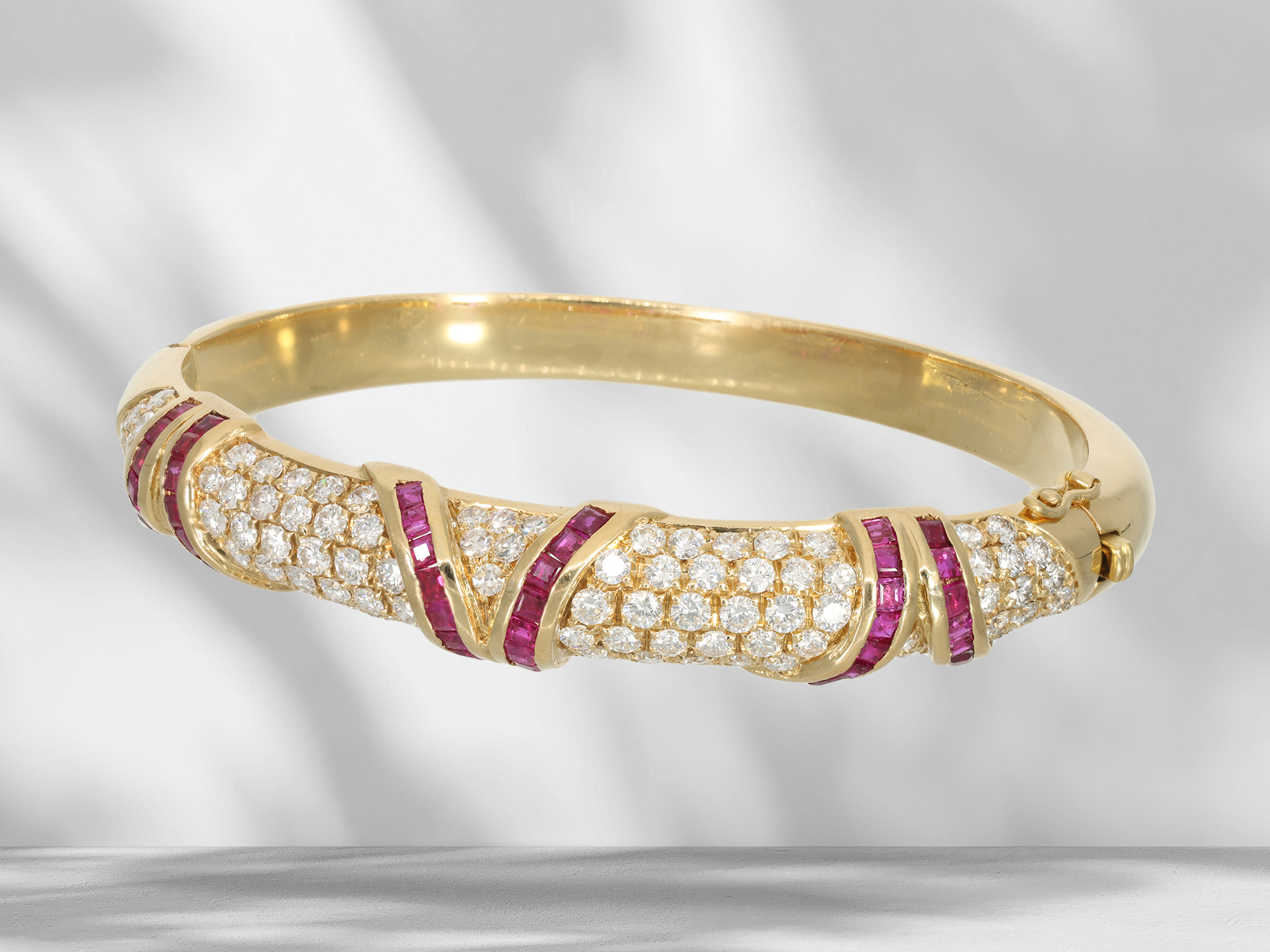 High-quality designer bangle with beautiful brilliant-cut diamonds and rubies, approx. 3.42ct, 18k g - Image 3 of 4
