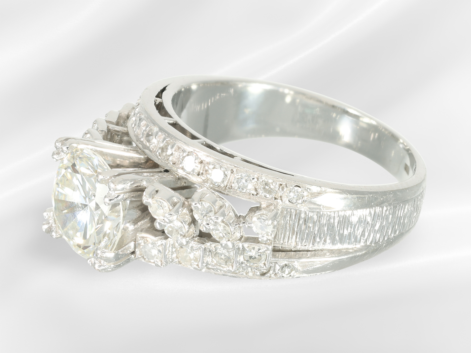 Ring: precious brilliant-cut diamond/diamond gold ring, large fine brilliant-cut diamond approx. 1.8 - Image 3 of 6