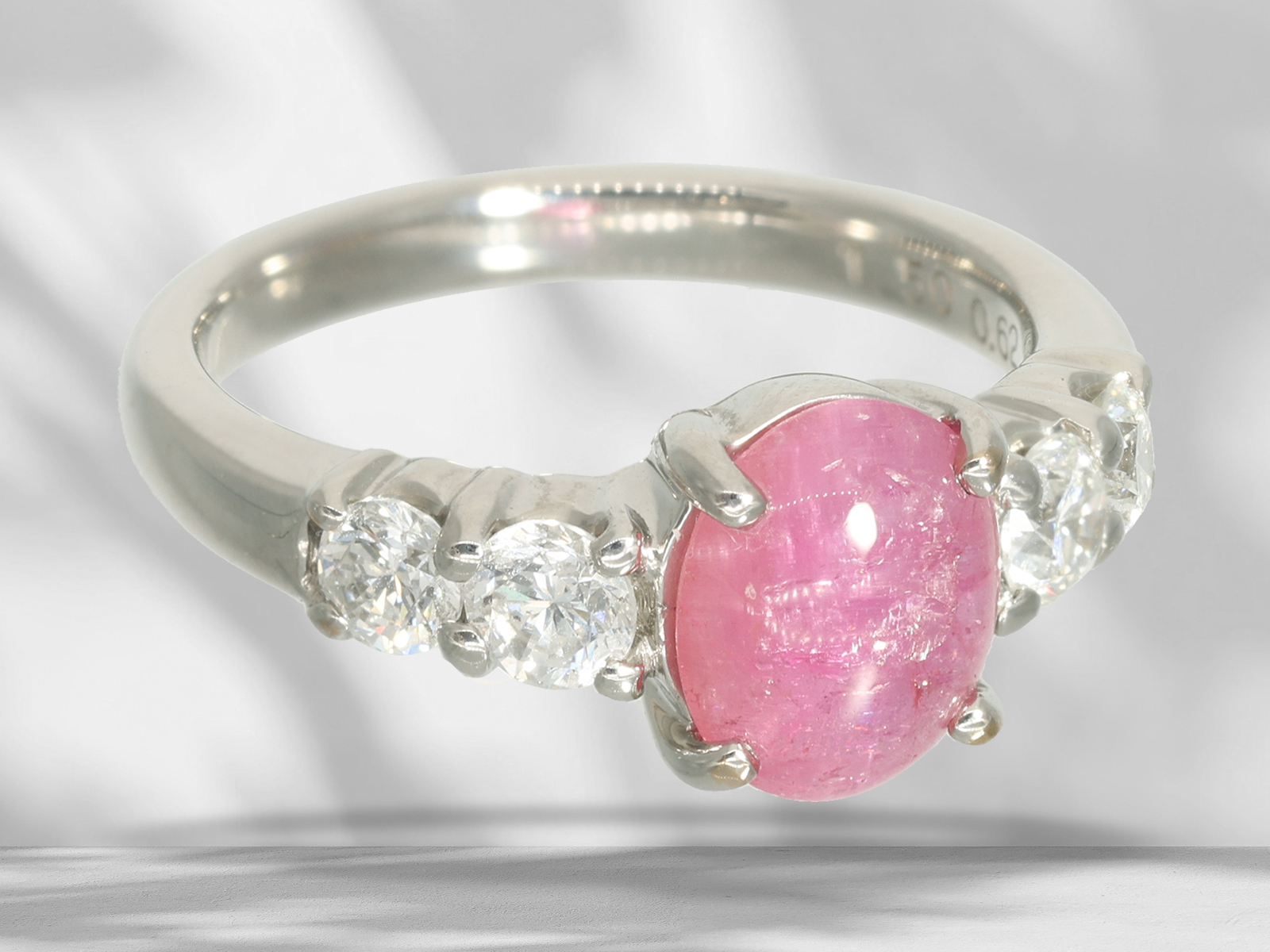 Ring: modern platinum ring with rare coloured stone, pink beryl "pezzotta" and brilliant-cut diamond - Image 2 of 5