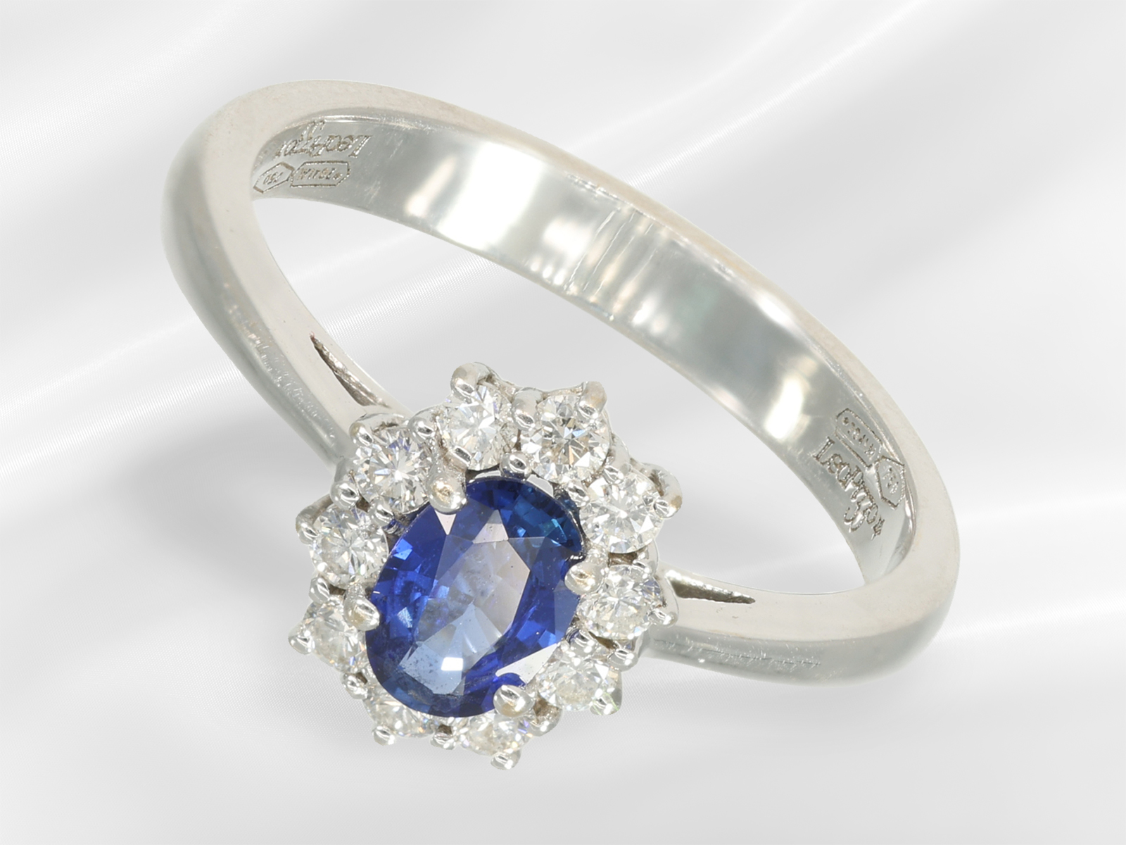 Ring: fine white gold sapphire/brilliant-cut diamond ring, approx. 0.83ct gemstone setting, Leo Pizz