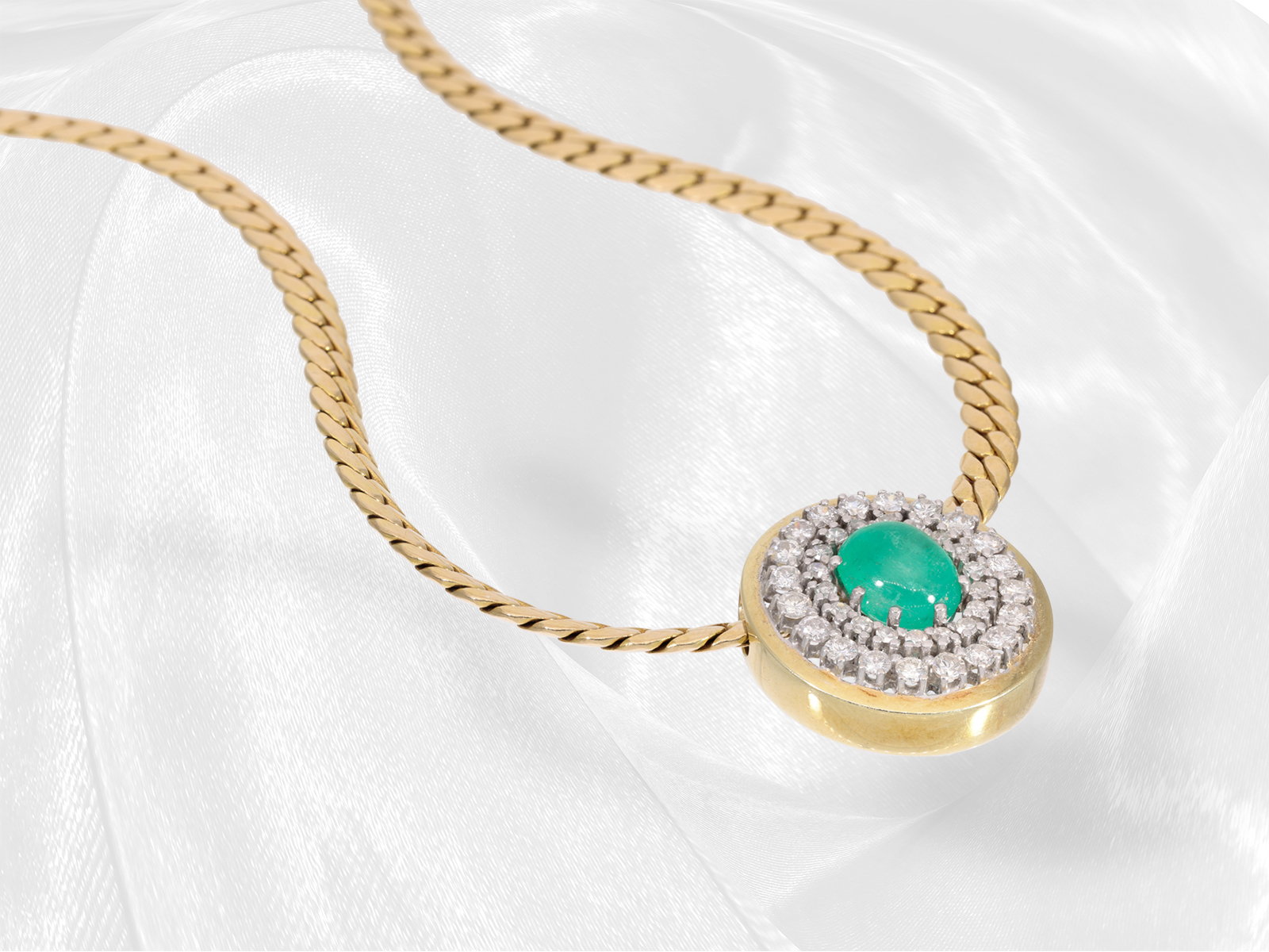 High-quality gold necklace with large emerald/brilliant-cut diamond gold pendant, approx. 6.14ct - Image 3 of 5