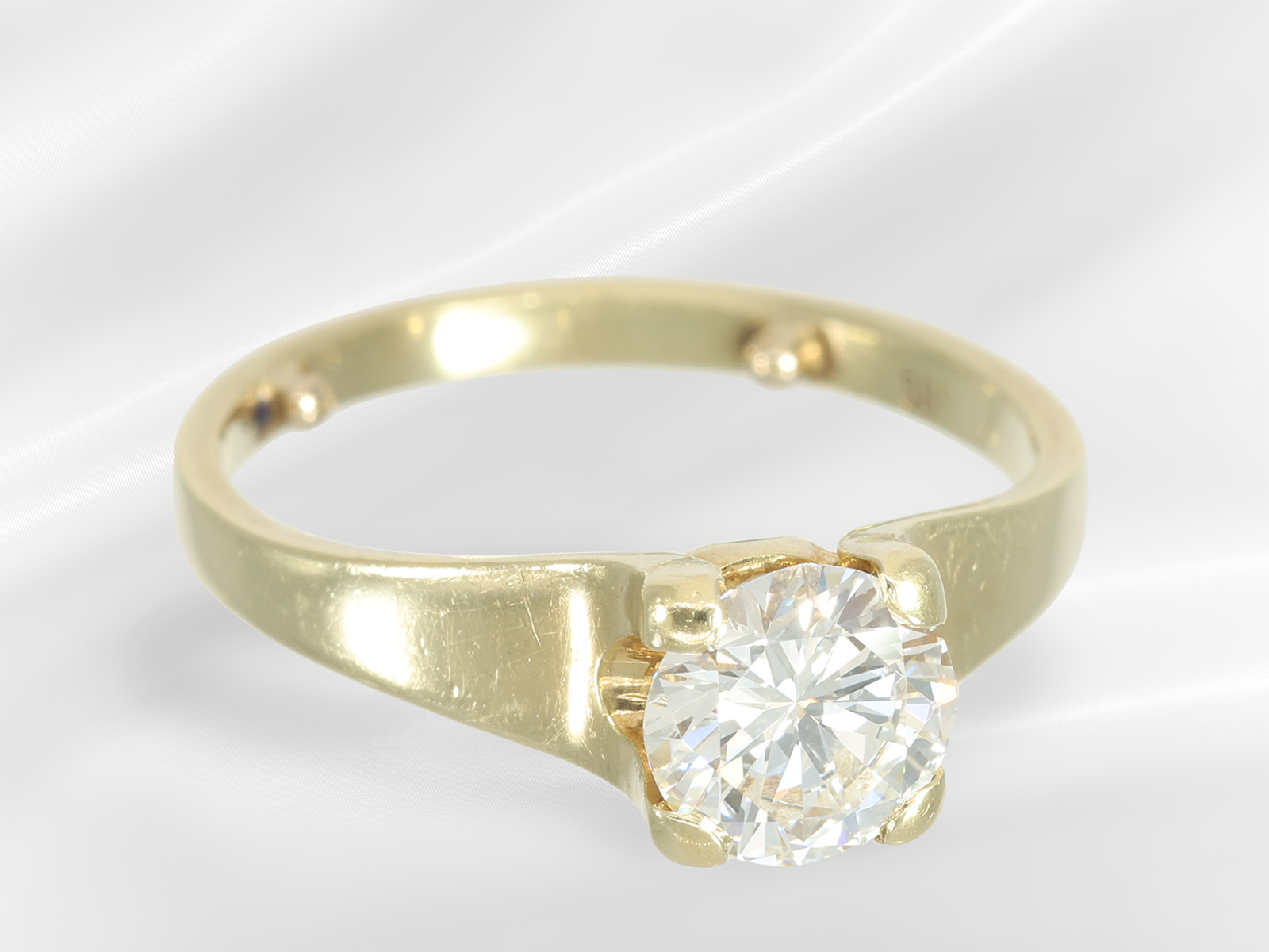 Ring: 14K solitaire ring with a brilliant-cut diamond in top quality, approx. 1,076ct, flawless / To - Image 3 of 6