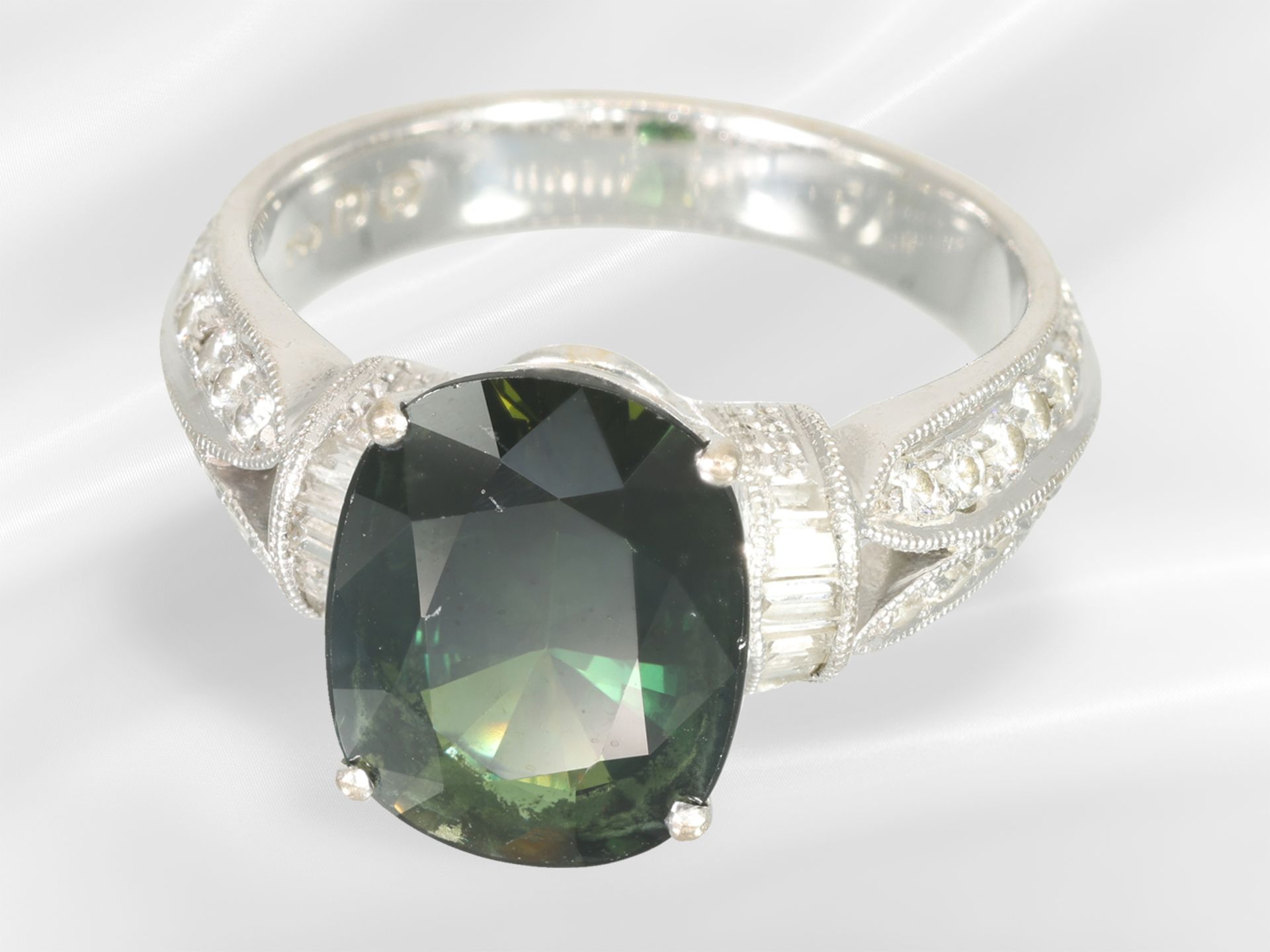 Ring: aufwendig gearbeiteter 18K Weißgoldring mit einem grünen Saphir von ca. 5,2ct - Bild 4 aus 7