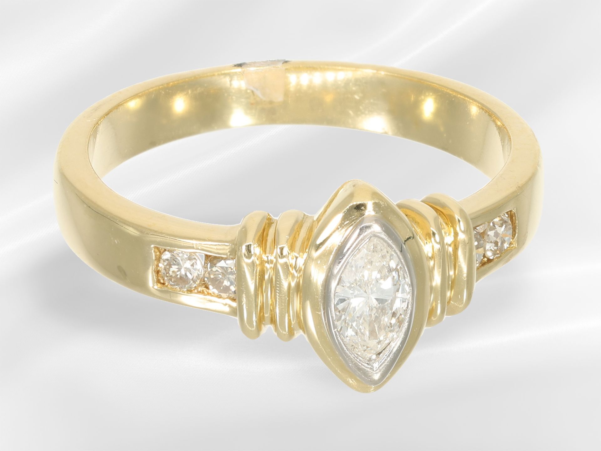 Ring: vintage Diamant/Brillant-Goldschmiedering, Navette-Diamant von ca. 0,2ct - Bild 3 aus 4