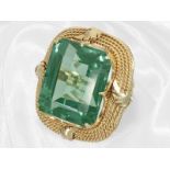 Ring: extraordinary vintage goldsmith ring with green gemstone, old 14K gold handwork