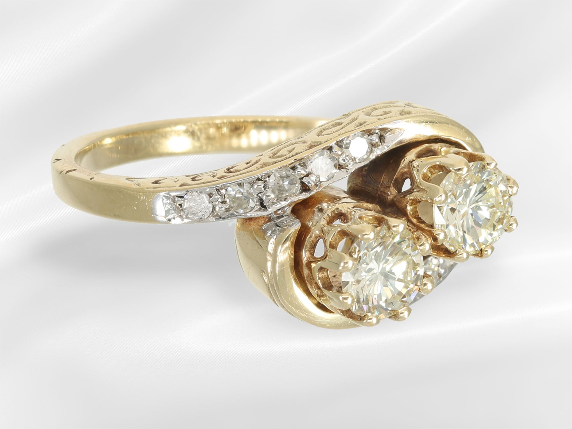 Ring: dekorativ gearbeiteter Brillant/Diamant-Ring, Brillanten von ca. 0,63ct - Bild 3 aus 4