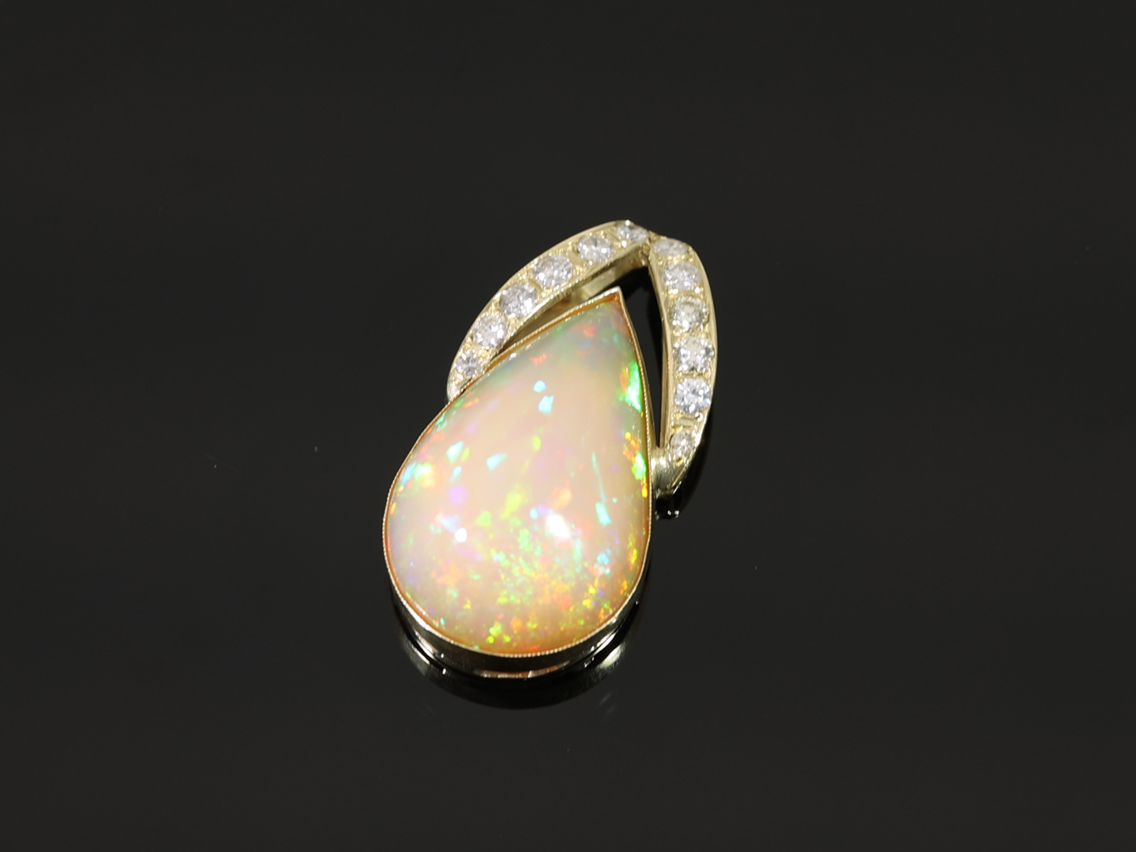 Pendant: very decorative opal/brilliant-cut diamond gold jewellery pendant, beautiful opal of approx - Image 2 of 4