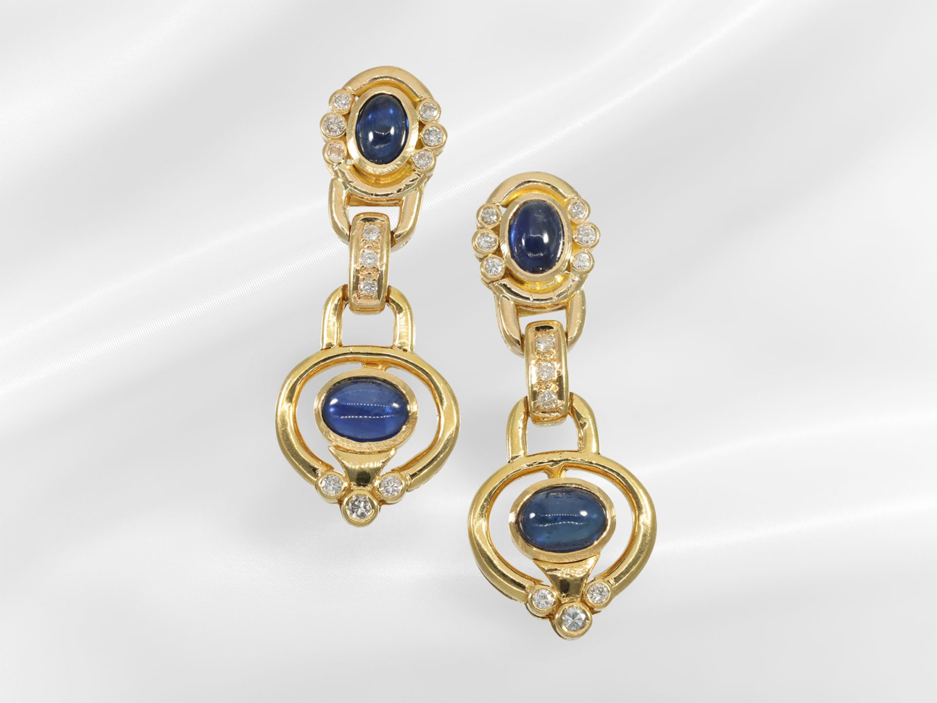 Ohrschmuck: dekorative Brillant/Saphir-Ohrringe aus 18K Gold