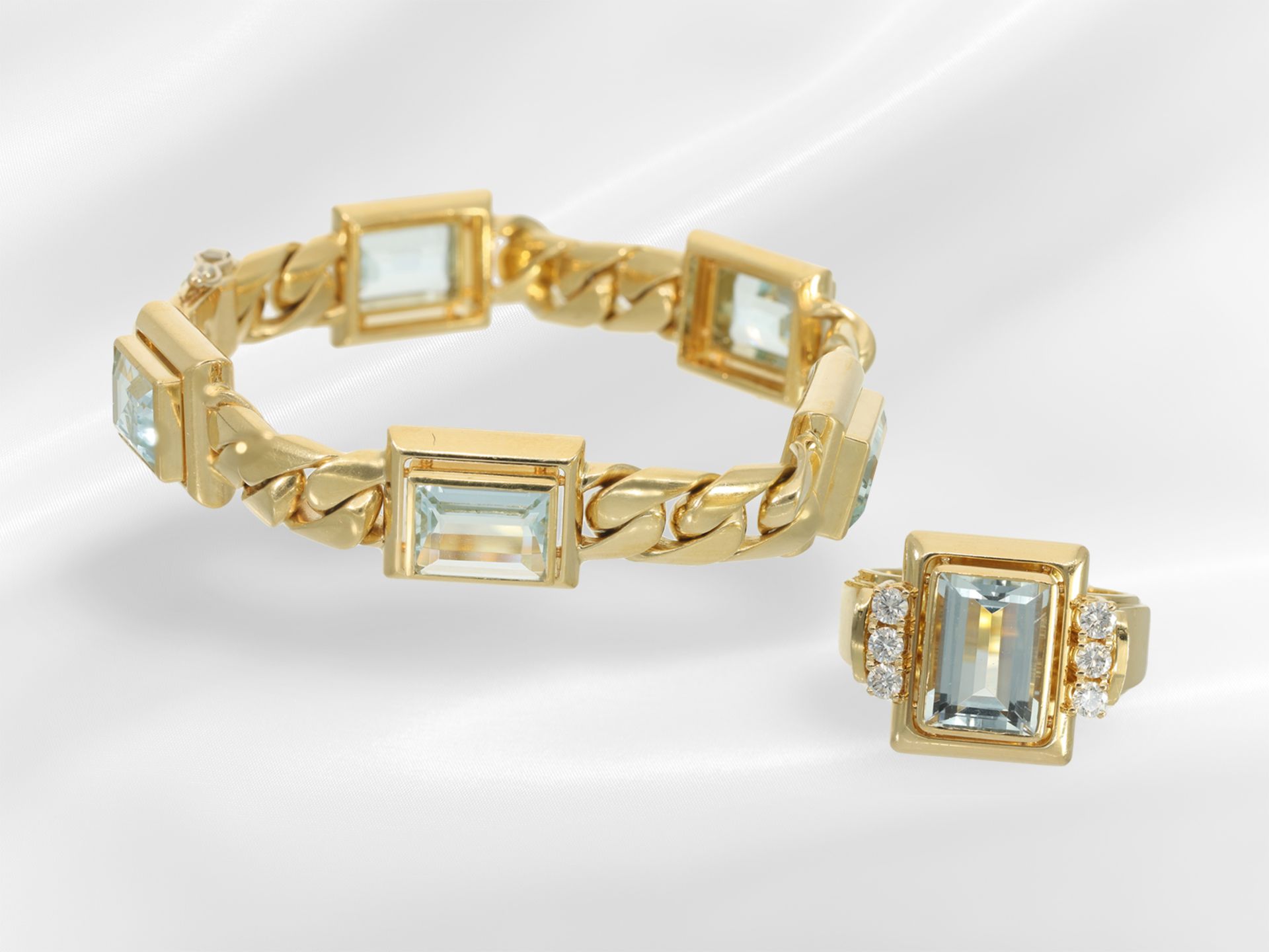 Armband/Ring: sehr hochwertige, moderne Goldschmiedeanfertigung mit feinen Aquamarinen und Brillante
