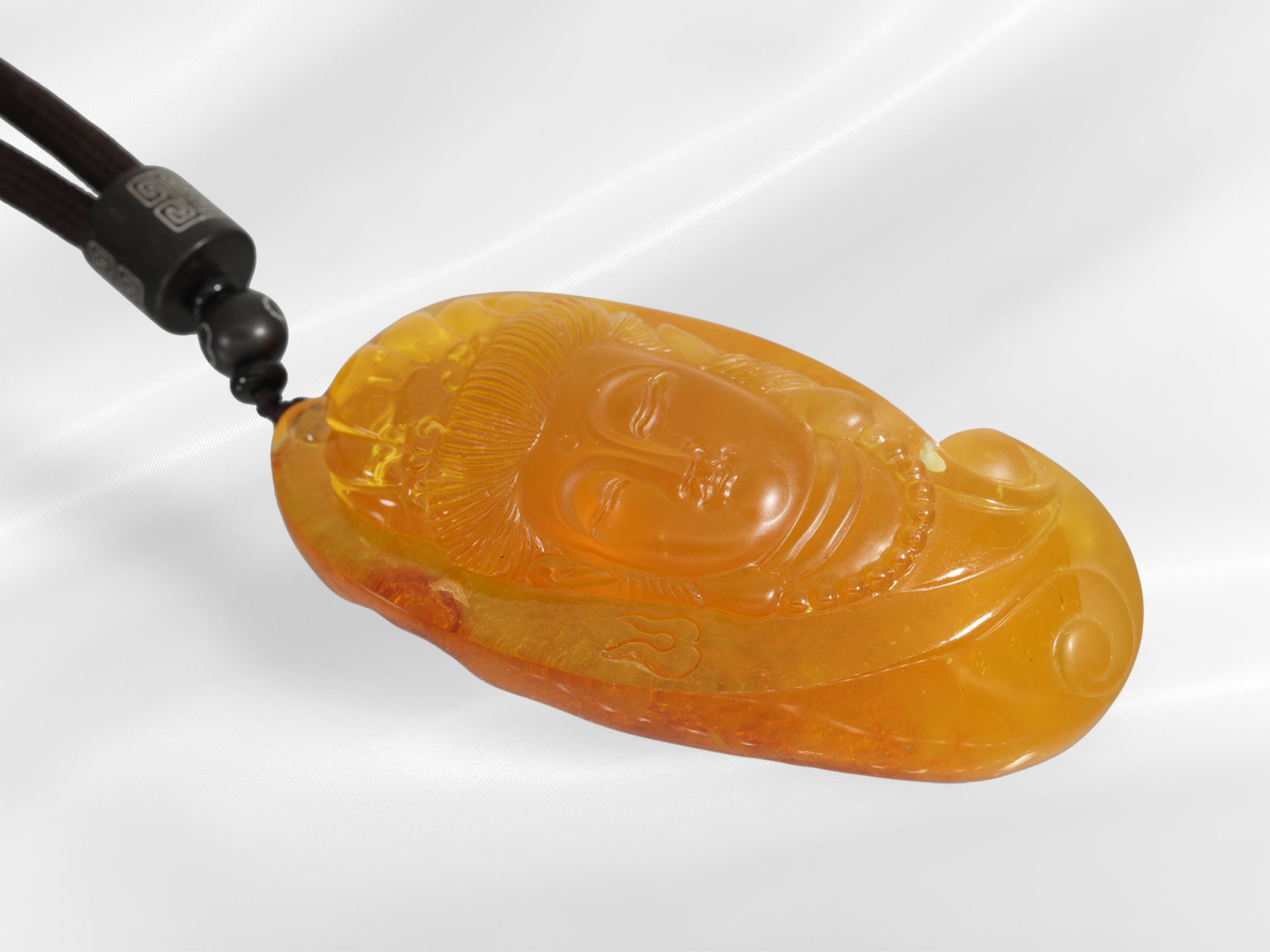 Chain/necklace: rare amber carving "Buddha", attached to fabric strap - Image 3 of 3