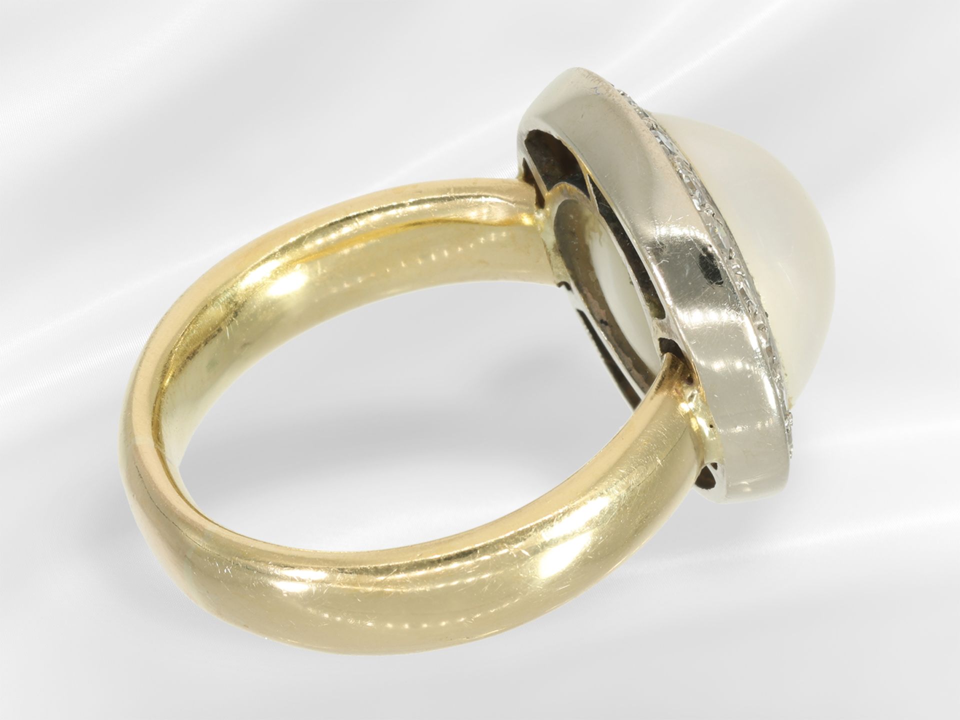 Ring: hochwertiger vintage Goldschmiedering mit Mabé-Perle und Diamanten - Bild 4 aus 4