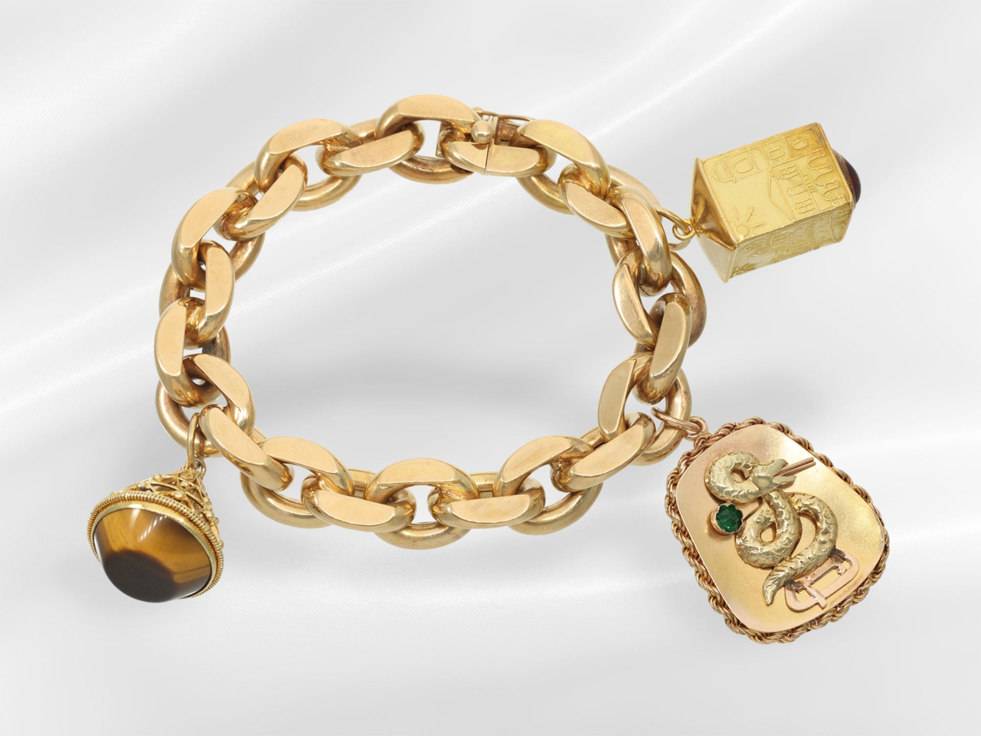 Armband: breites und ausgefallenes vintage Bettlerarmband mit 3 Anhängern, 18K und 14K Gold