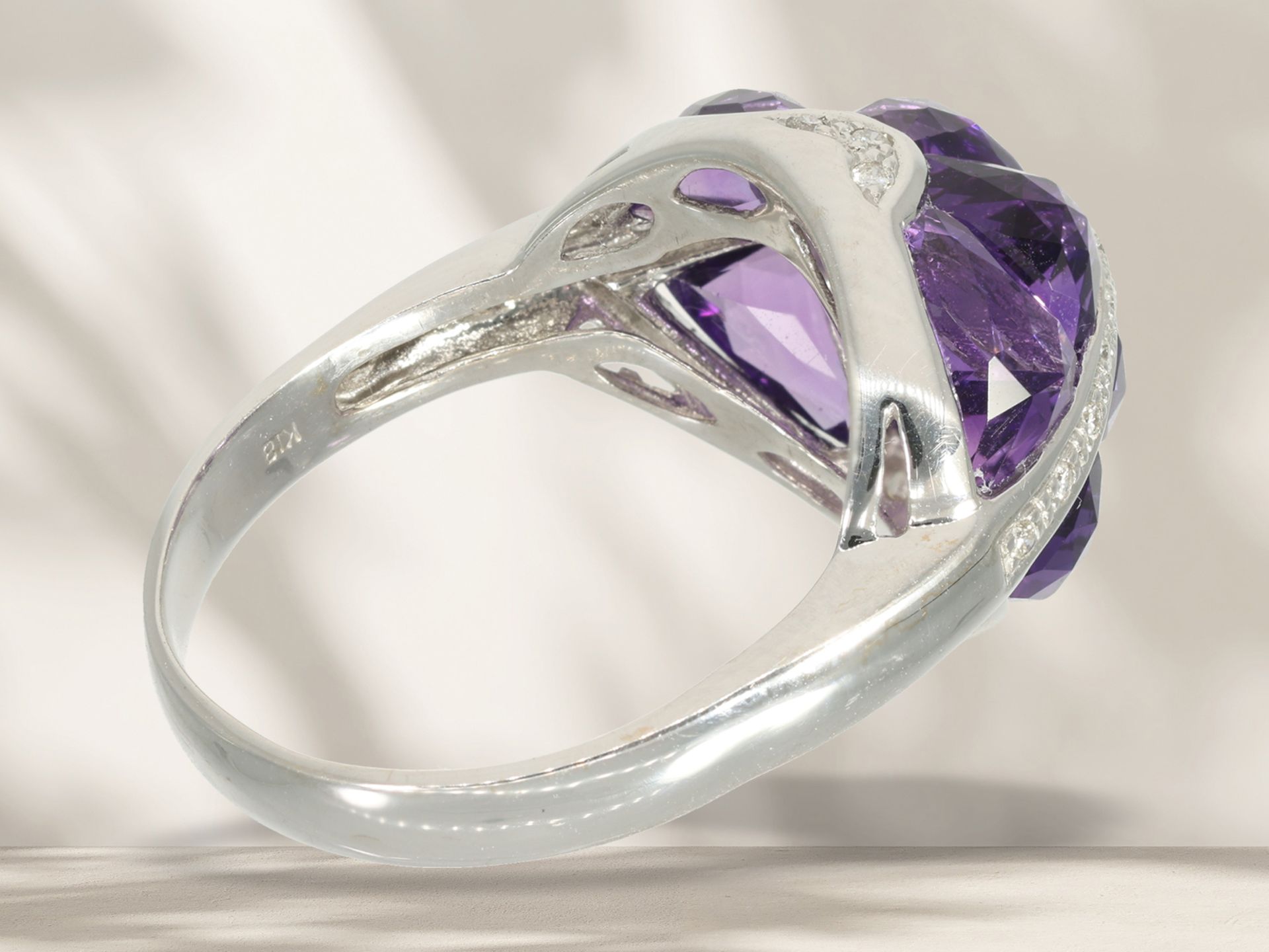 Ring: Außergewöhnlicher Designerring mit Brillanten und Amethysten, Cocktailring - Bild 6 aus 7