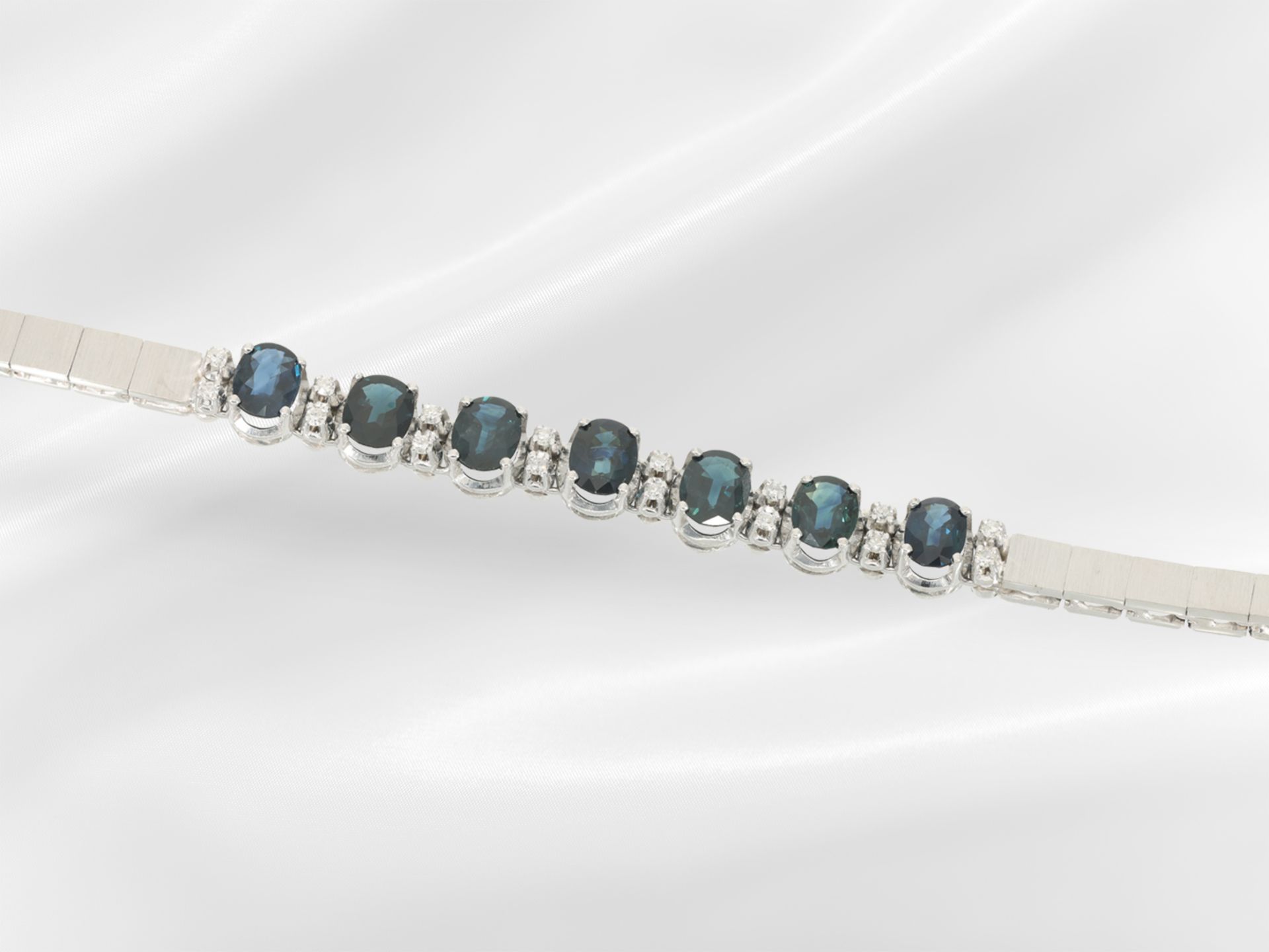 Bracelet: decorative vintage sapphire/diamond bracelet, 18K white gold - Image 4 of 5