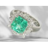 Ring: high-quality platinum ring with large, ultra-fine emerald and marquise diamonds