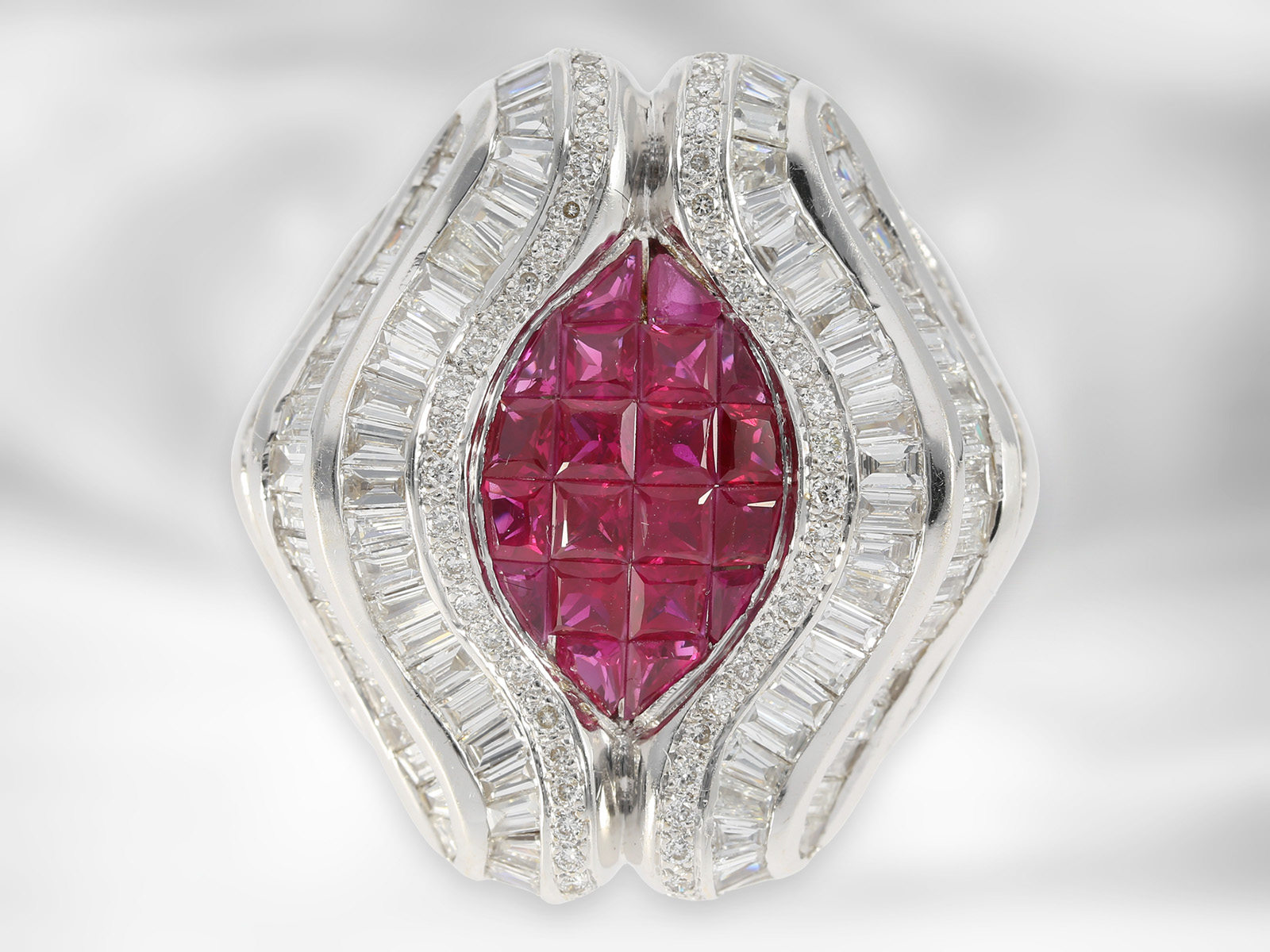 Ring: extravagant luxurious diamond/ruby ring, total approx. 5.49ct, 18K white gold, sophisticated g - Image 3 of 8