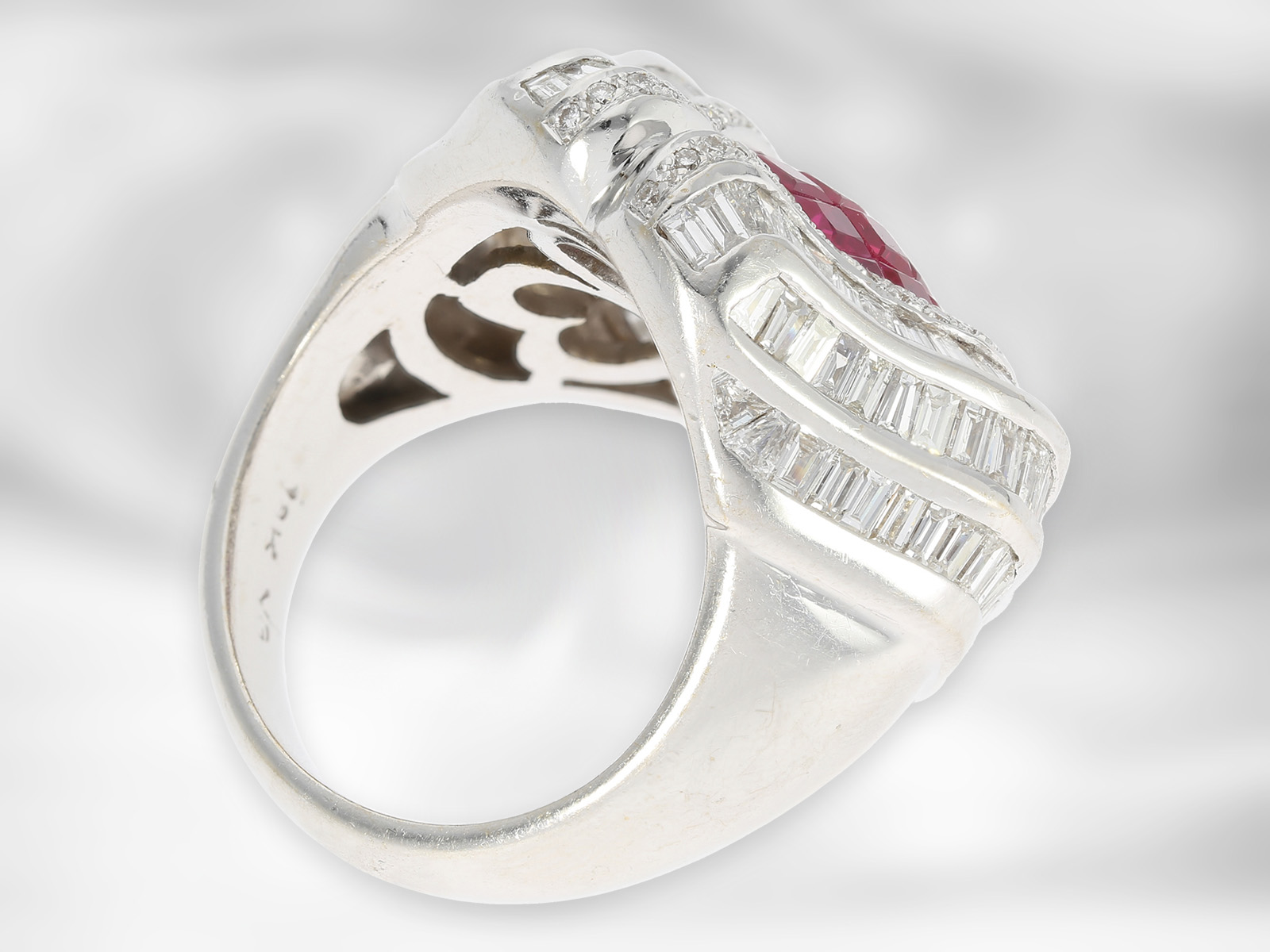 Ring: extravagant luxurious diamond/ruby ring, total approx. 5.49ct, 18K white gold, sophisticated g - Image 4 of 8