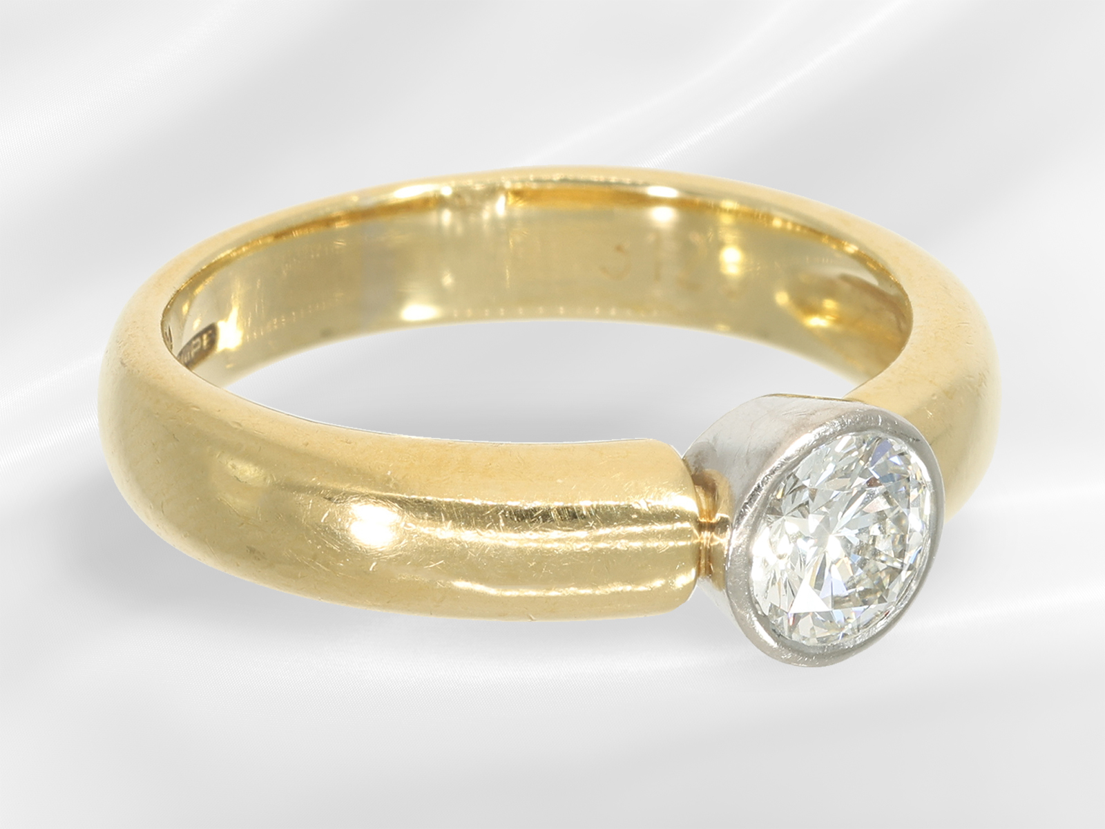 Ring: solitaire brilliant-cut diamond goldsmith's ring from the Wempe house with a beautiful half-ca - Image 4 of 5