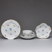 3tlg. Gedeck und 1 passiges Schälchen - Streublümchen. Meissen 1957-1983.