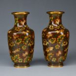 Paar Cloisonné Vasen mit Blüten