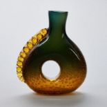 Vase in Ringform mit aufgeschmolzenem Band. Murano.