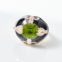 Peridotring mit Diamanten und einer emaillierten Fassung