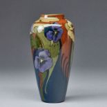 Vase - unterschiedliche Blumen. Fa. Jb Vet & Co, Purmerend (1903-1906).