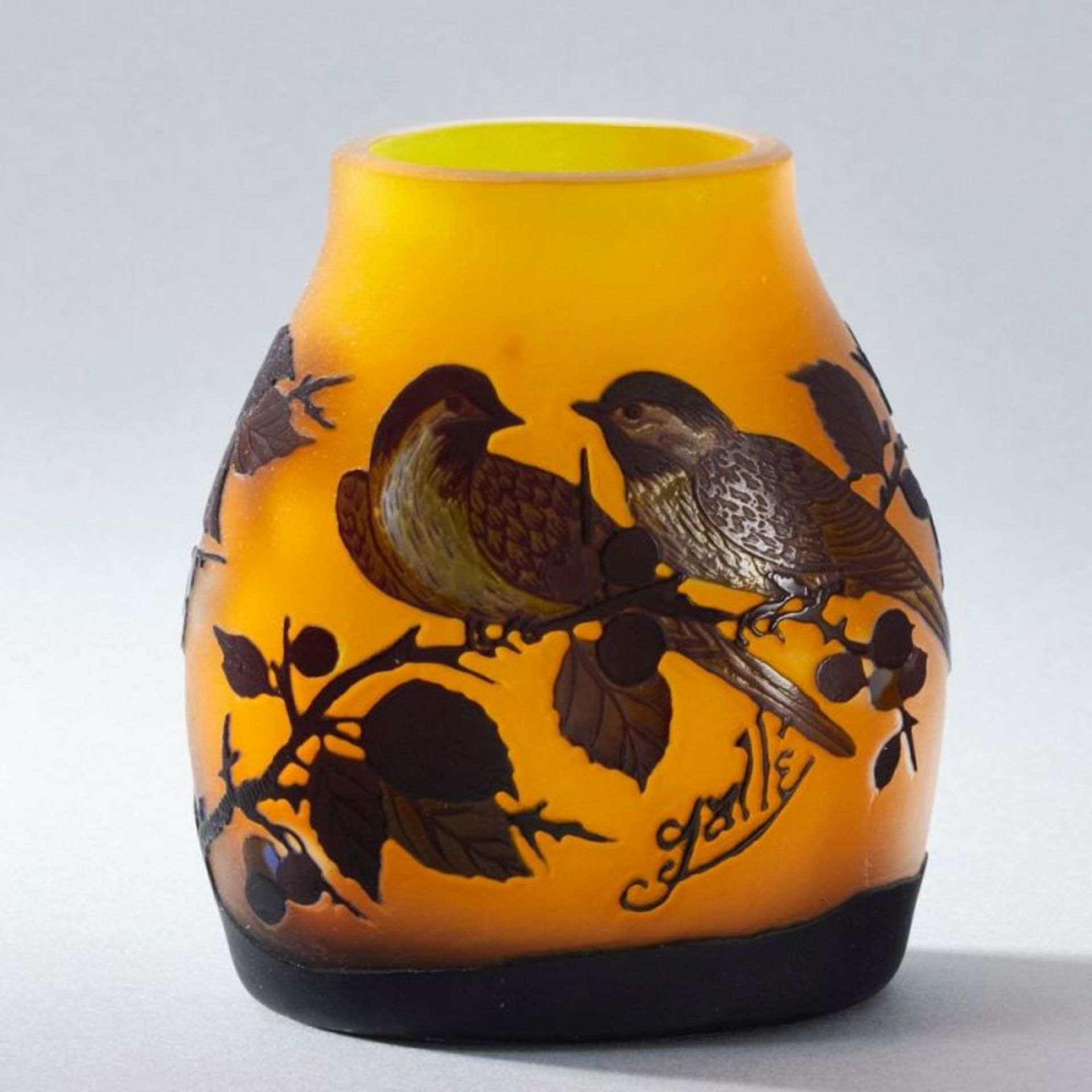 Ovale Vase - Vögel auf Ast. Azuga, Rumänien um 1990.