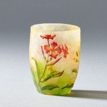 Miniaturvase - rote Blumen. Daum Frères, Nancy um 1900/1905.