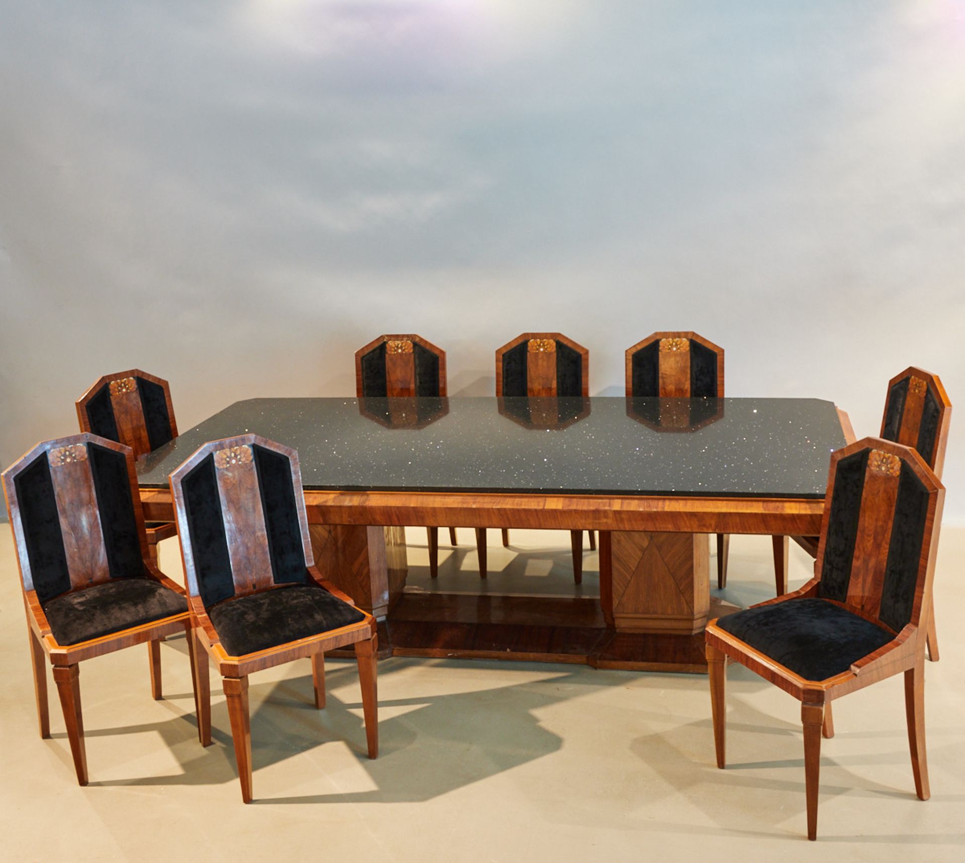 Art Deco Esstisch mit 8 Stühlen im Stil von Jules Leleu Um 1920. - Image 3 of 3