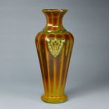 Große Vase Lithyalinglas mit Wappenschild. Cristalleries St. Louis Oktober 1909.