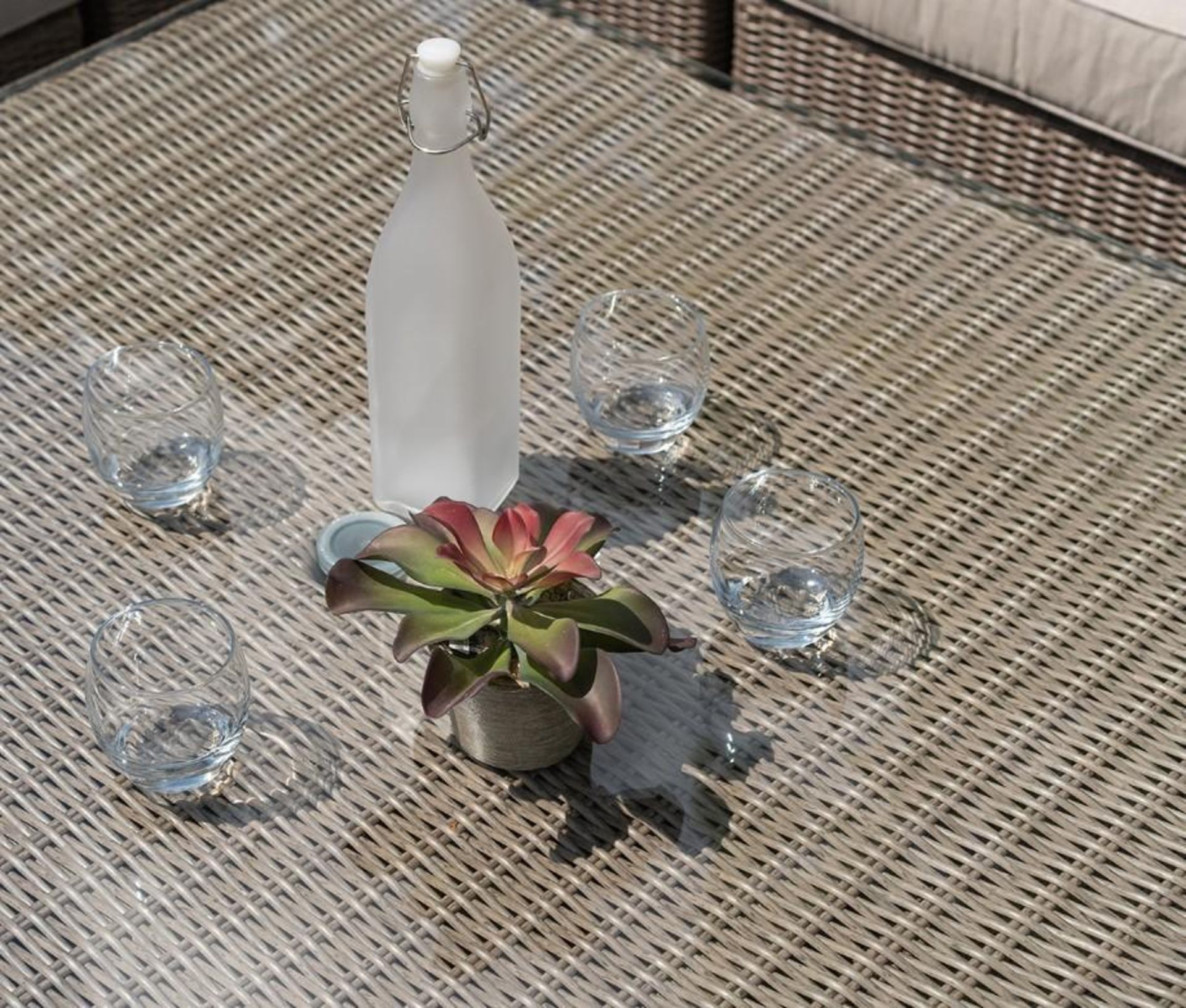 *BRAND NEW* 10 Seater Outdoor Rise and Fall Table Dining Set in Natural. RRP:£2,698 - Image 7 of 14